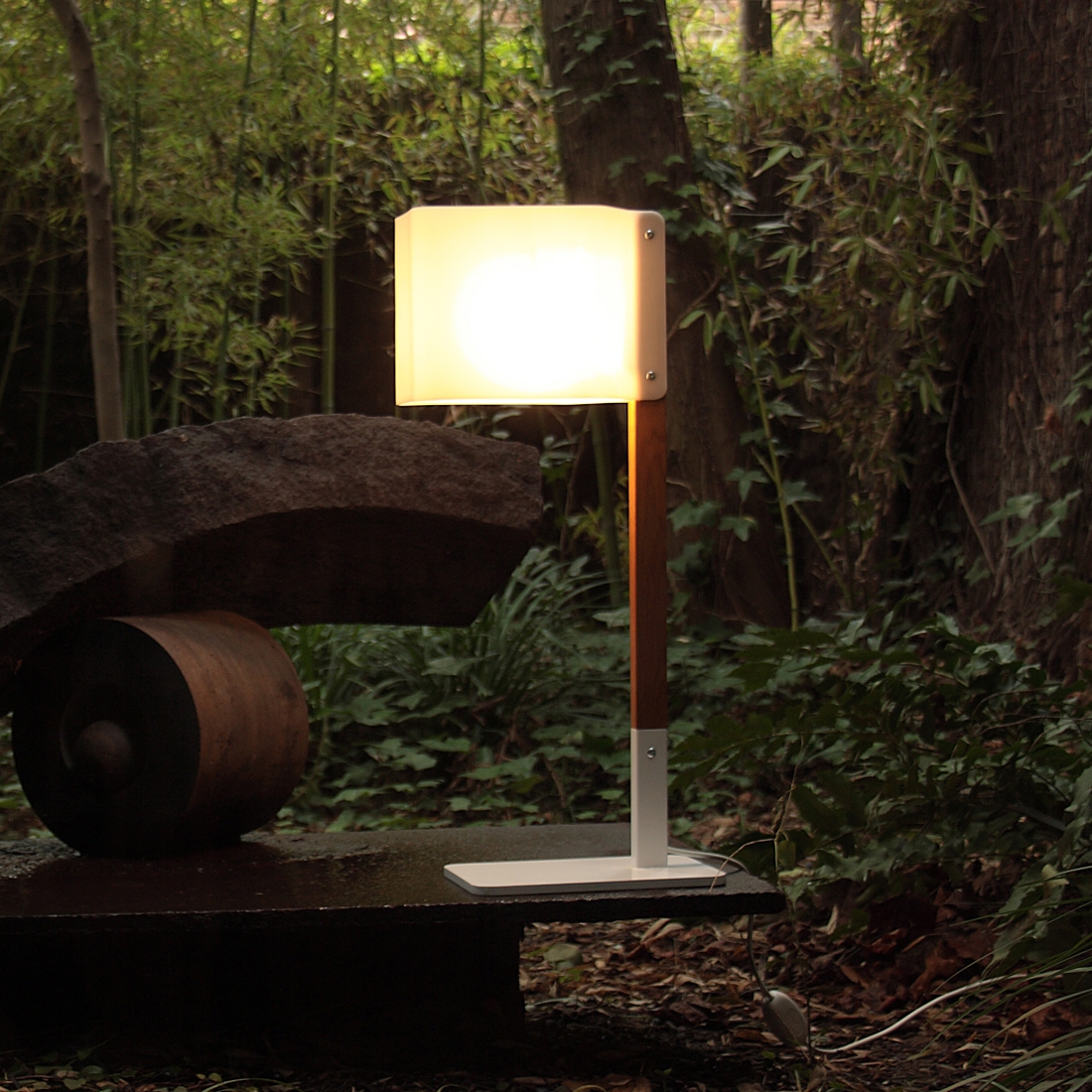 Display product Lighthouse T Table lamp from manufacturer Luz Difusión