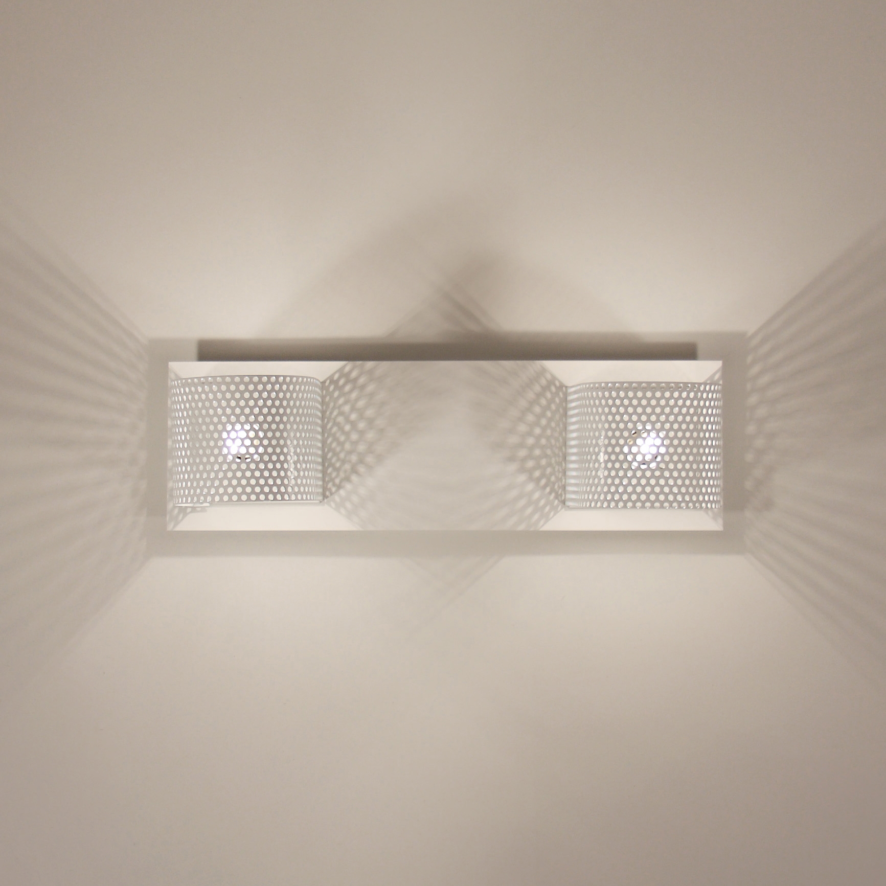 Display product Kendo W2 Wall lamp from manufacturer Luz Difusión