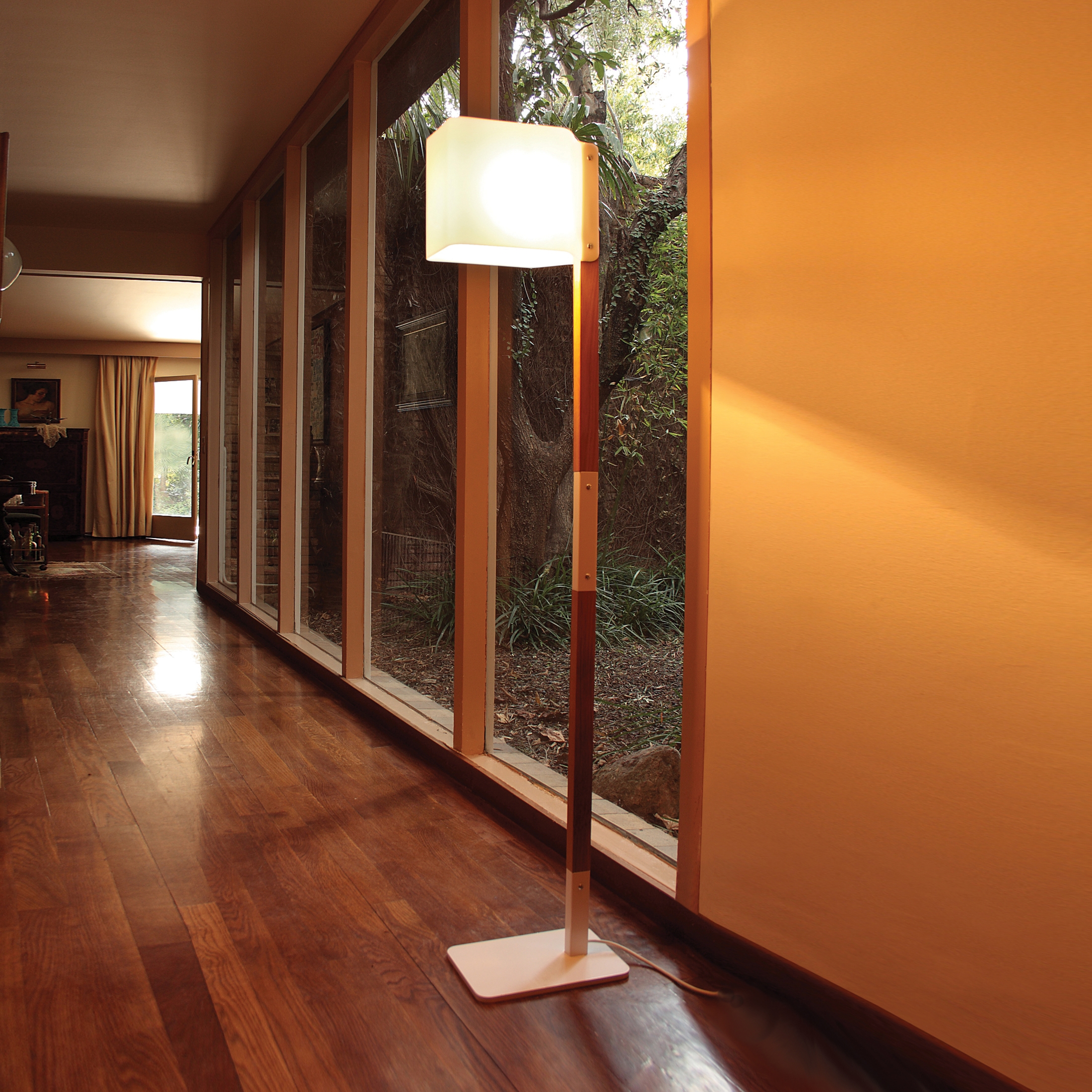 Display product Lighthouse F Floor lamp from manufacturer Luz Difusión