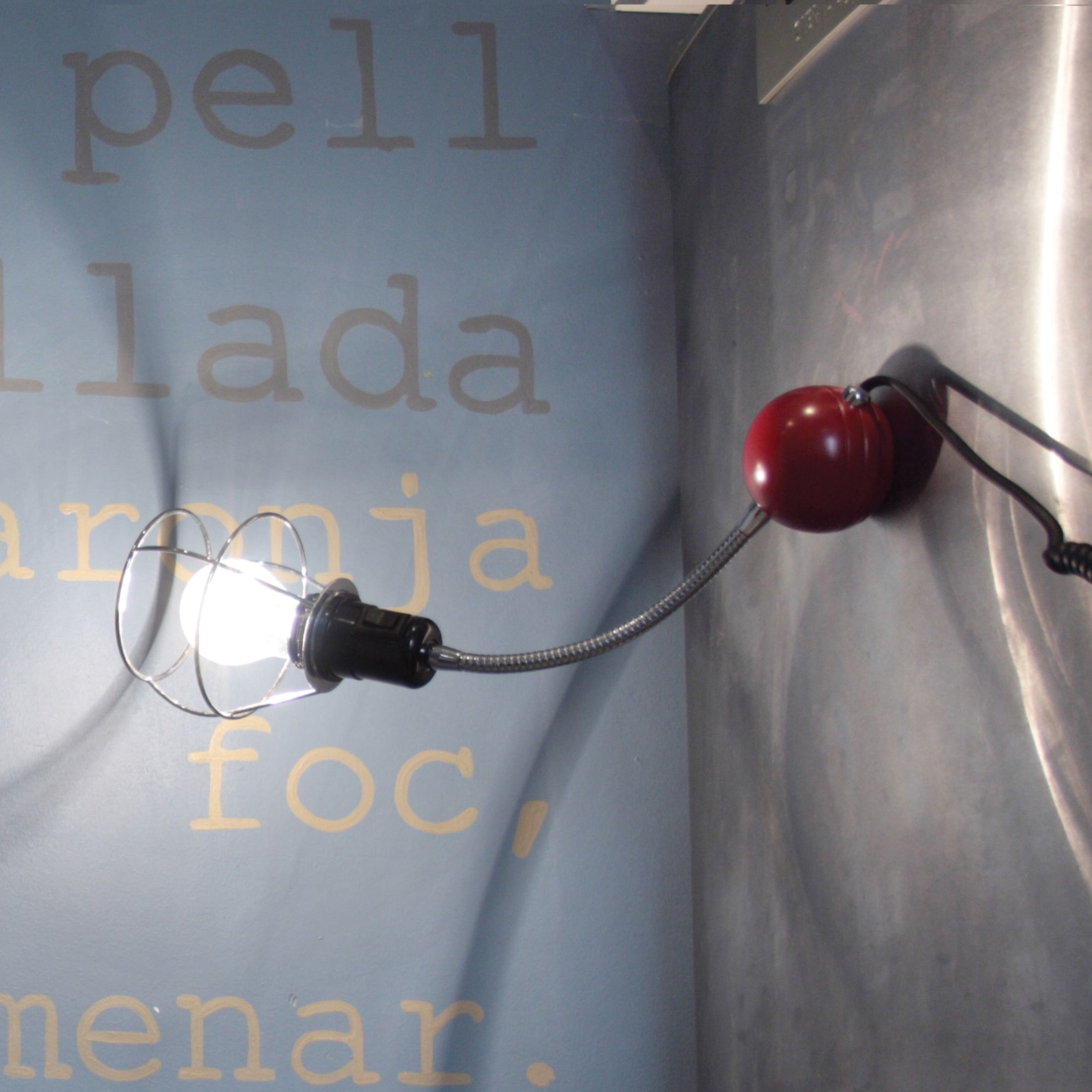 Display product Magnetic Wall lamp from manufacturer Luz Difusión