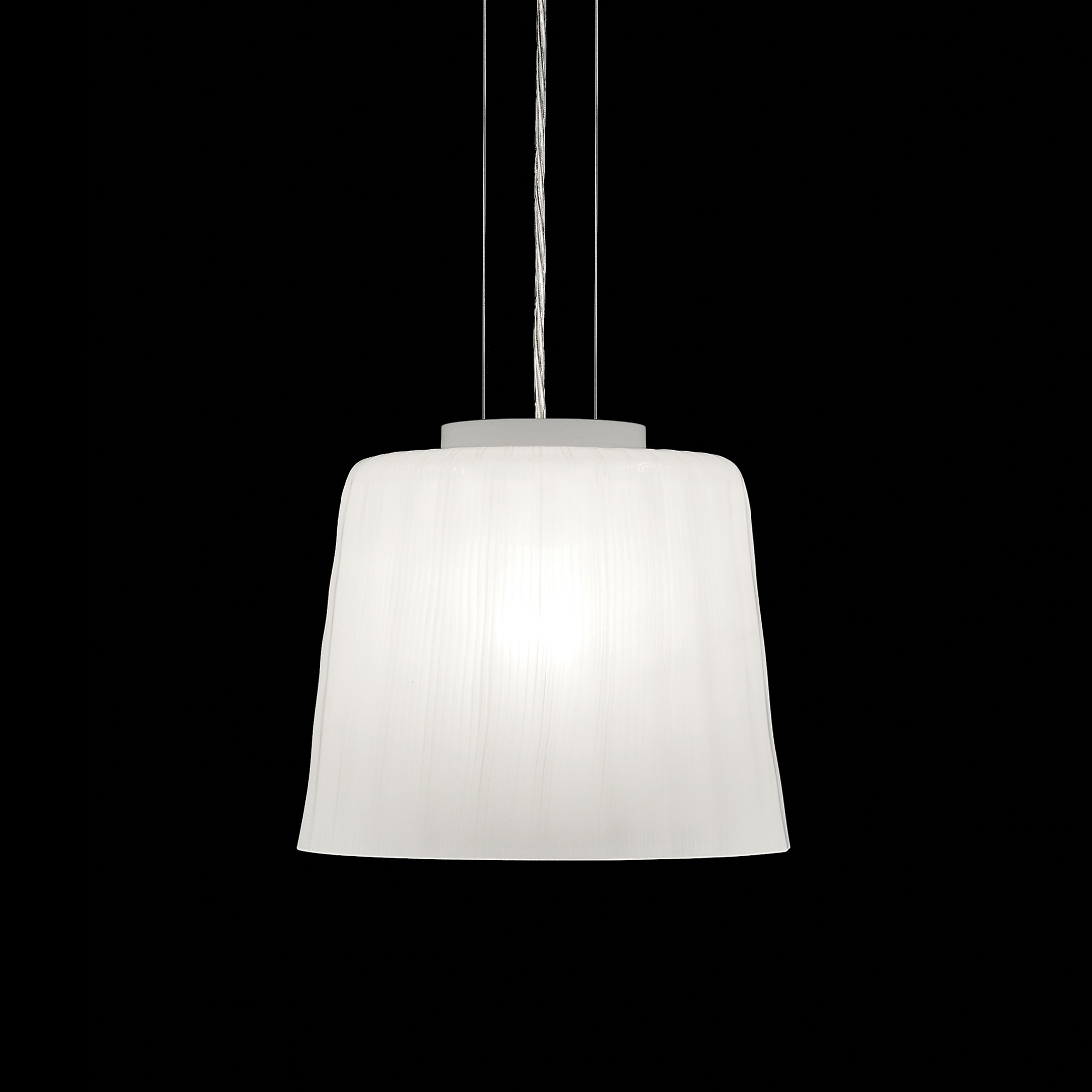 Afficher le produit Larsson S34 Suspension du fabricant Luz Difusión