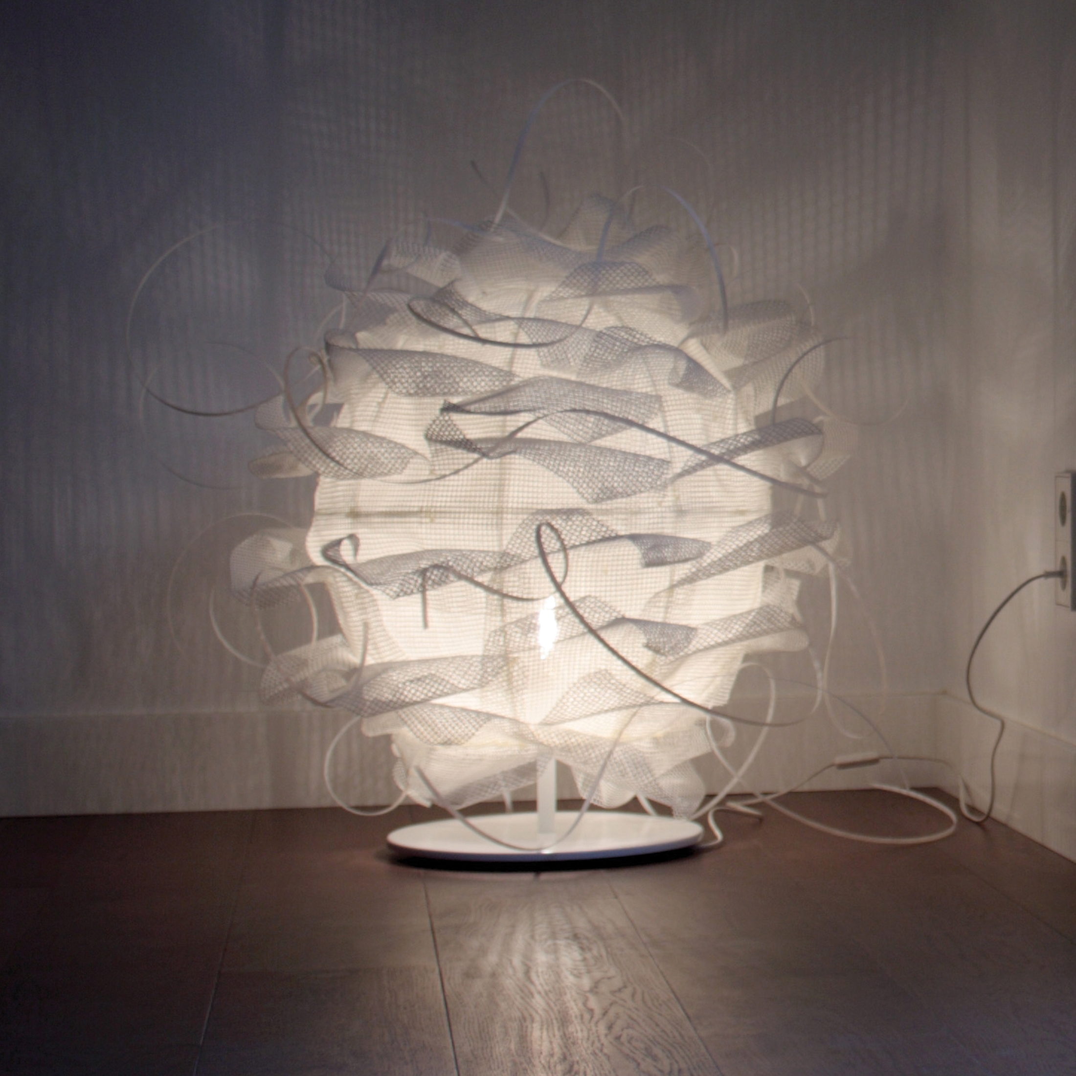Display product Struk T Floor lamp from manufacturer Luz Difusión
