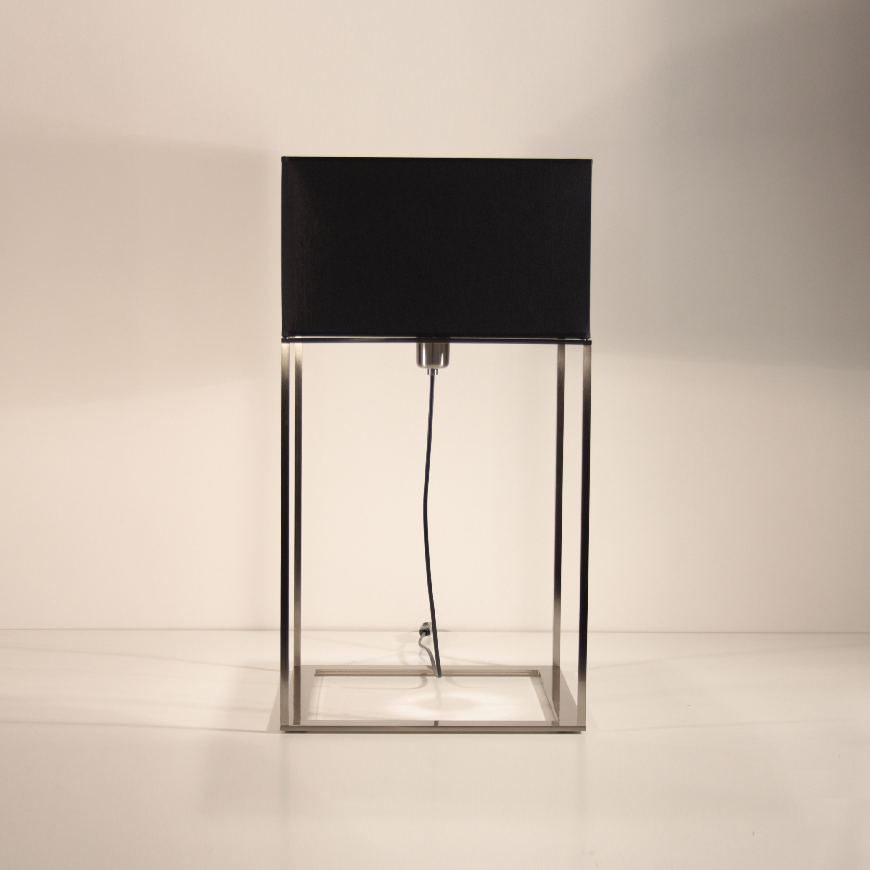 Display product 2098 F SQ 35 Floor lamp from manufacturer Luz Difusión