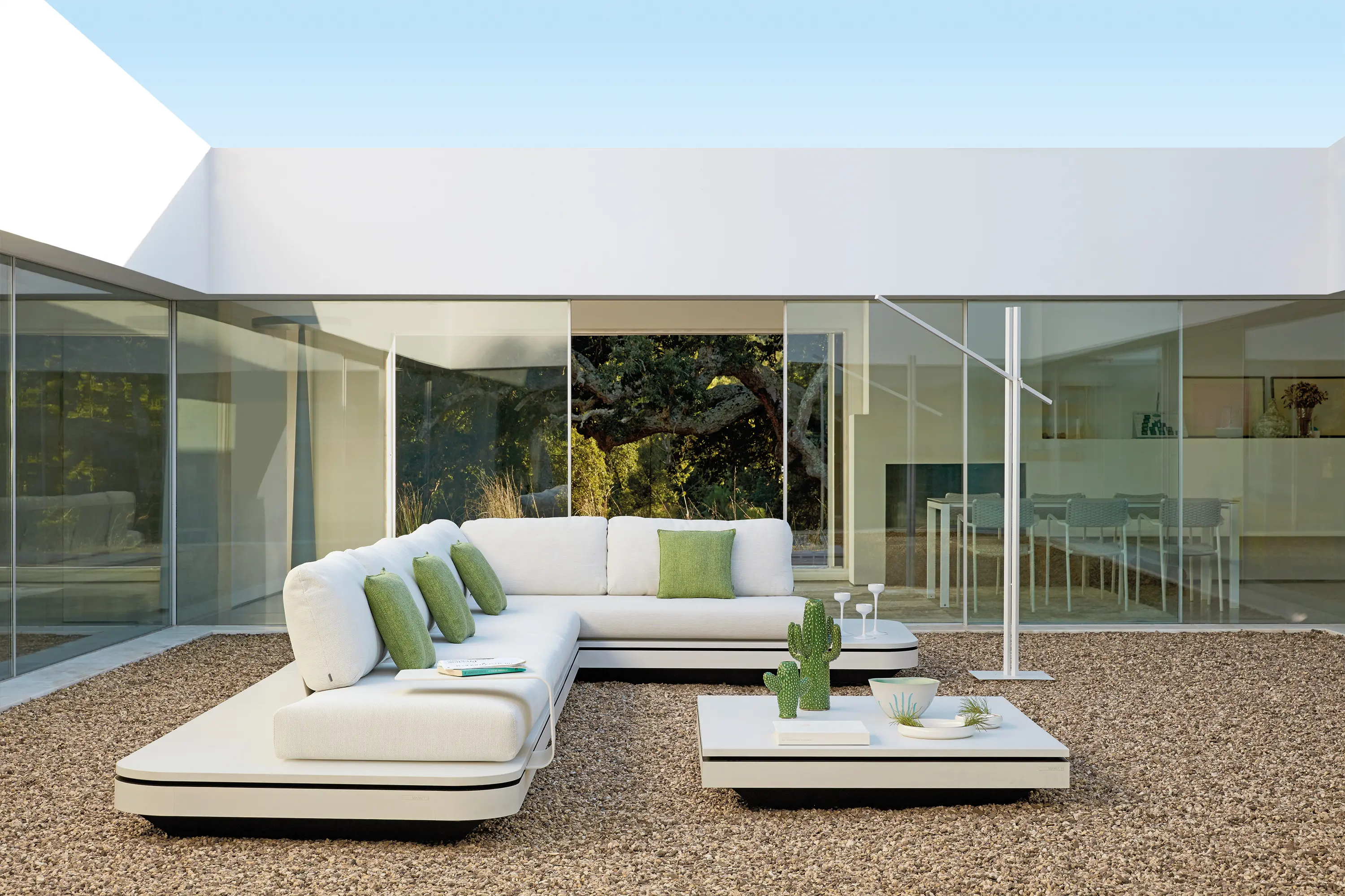 Manutti - Elements table