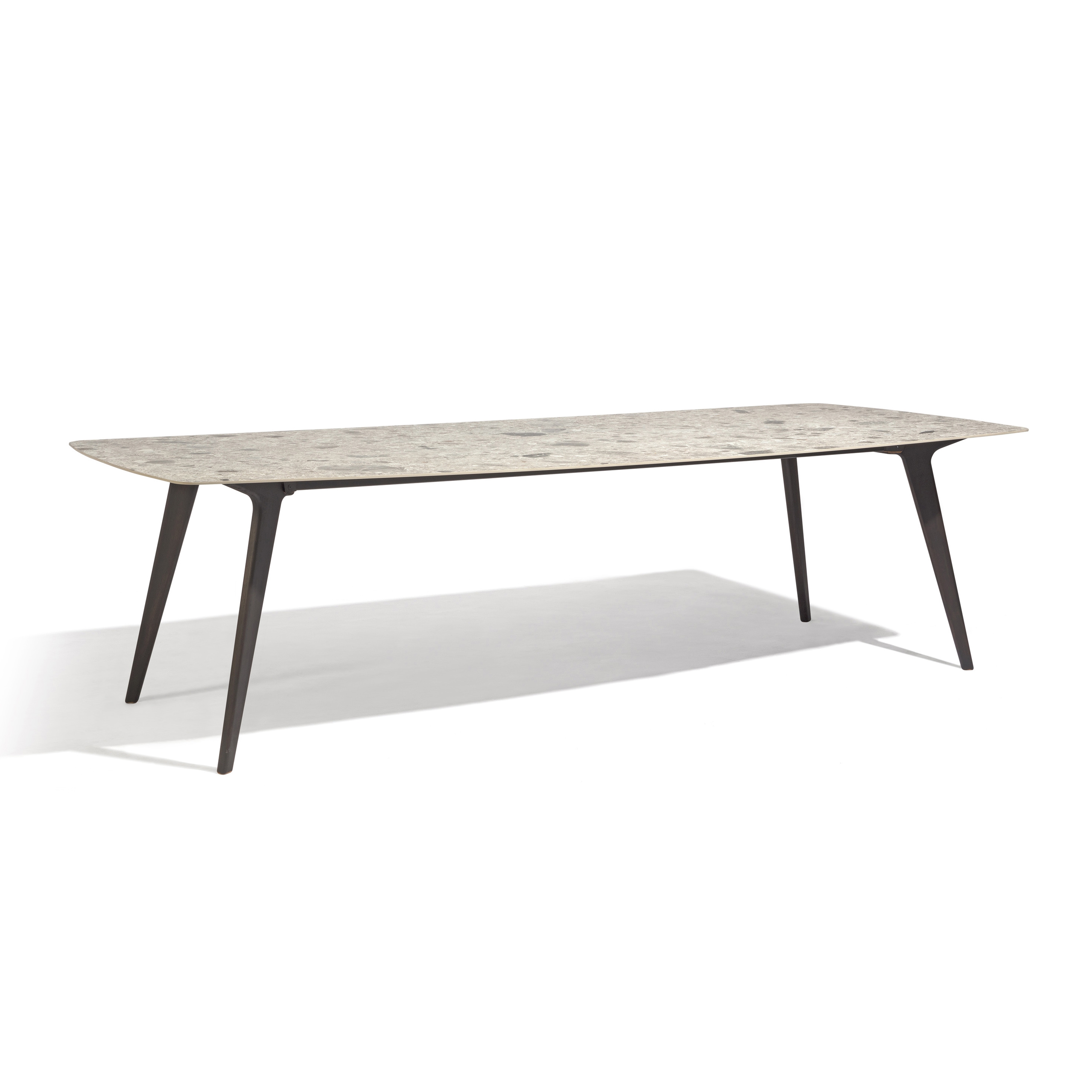 Afficher le produit Torsa dining table 264x118 du fabricant Manutti