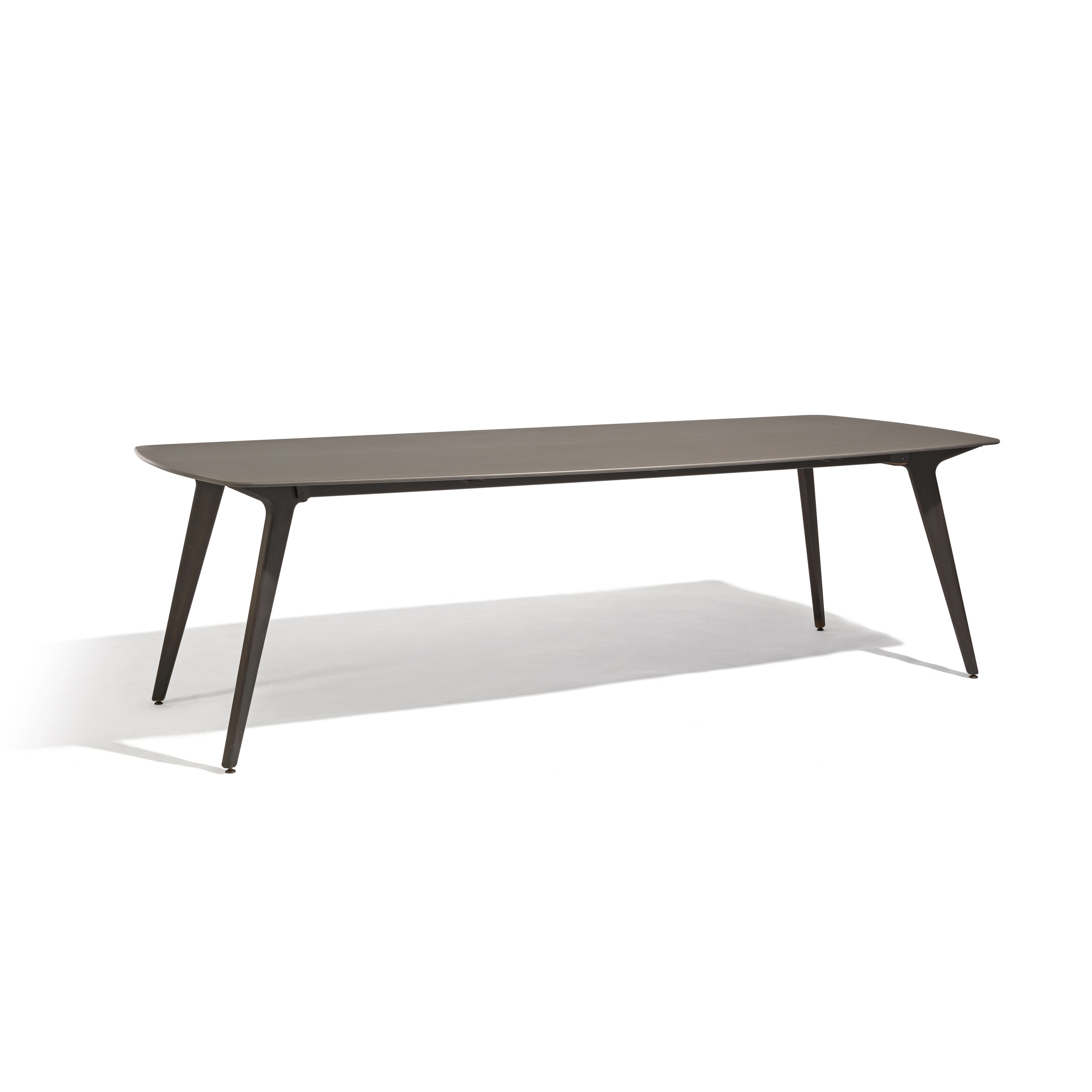 Afficher le produit Torsa dining table 264x118 du fabricant Manutti