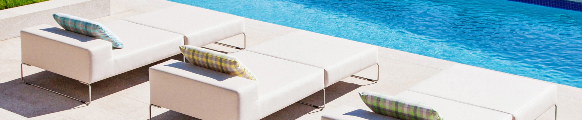 Scopri il mondo del produttore april furniture