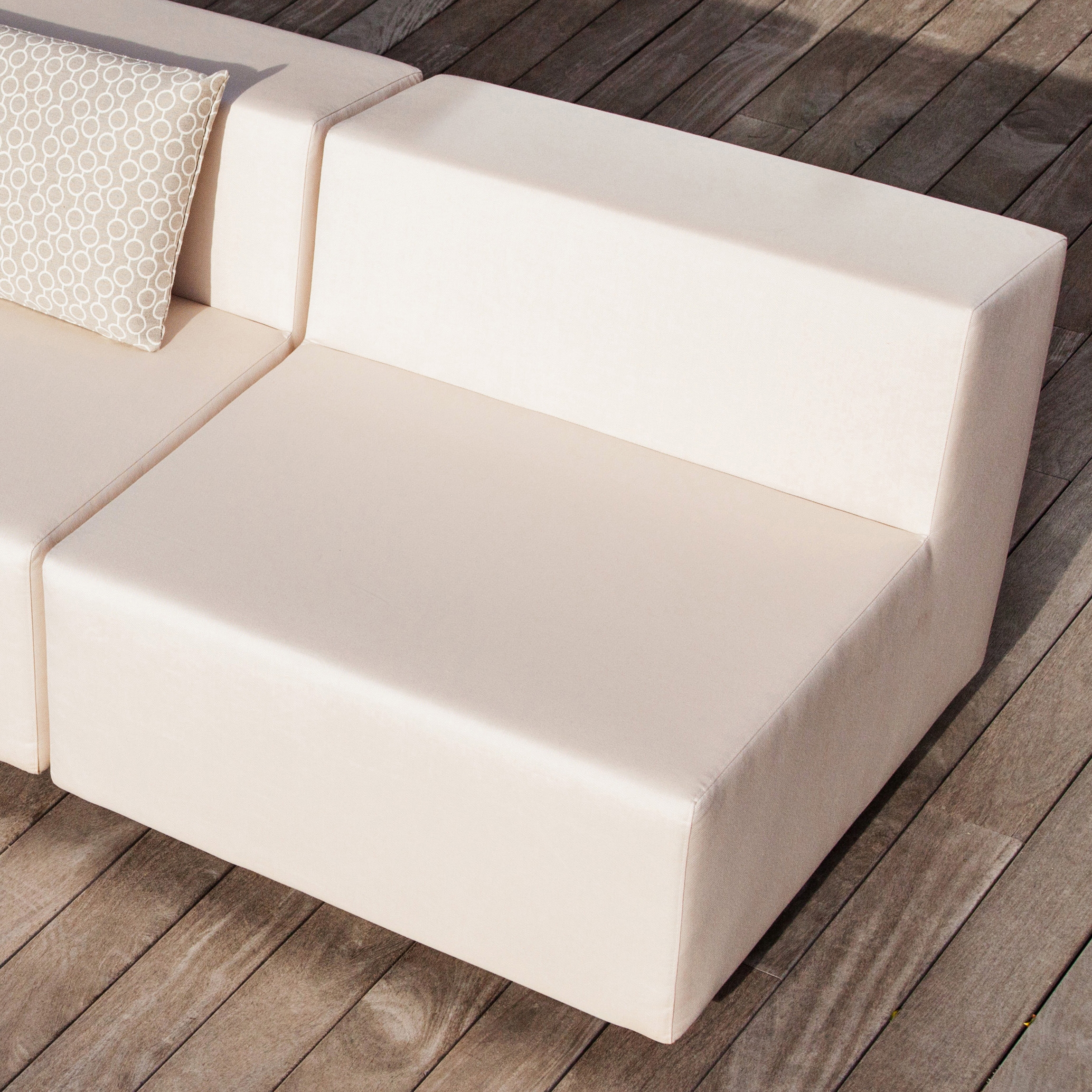 Produkt LOOPY Sessel des Herstellers april furniture anzeigen