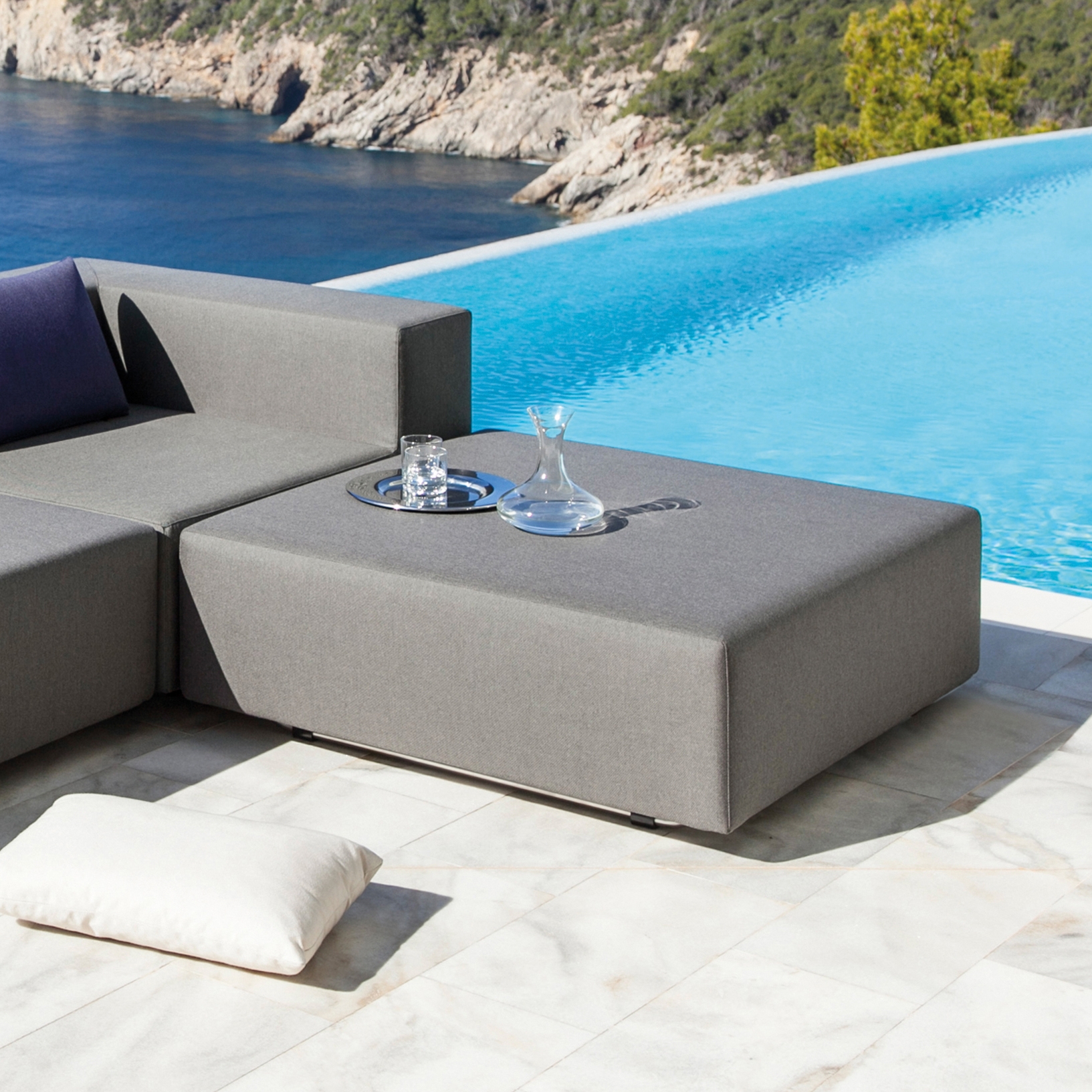 Mostra il prodotto LOOP Stool del produttore april furniture