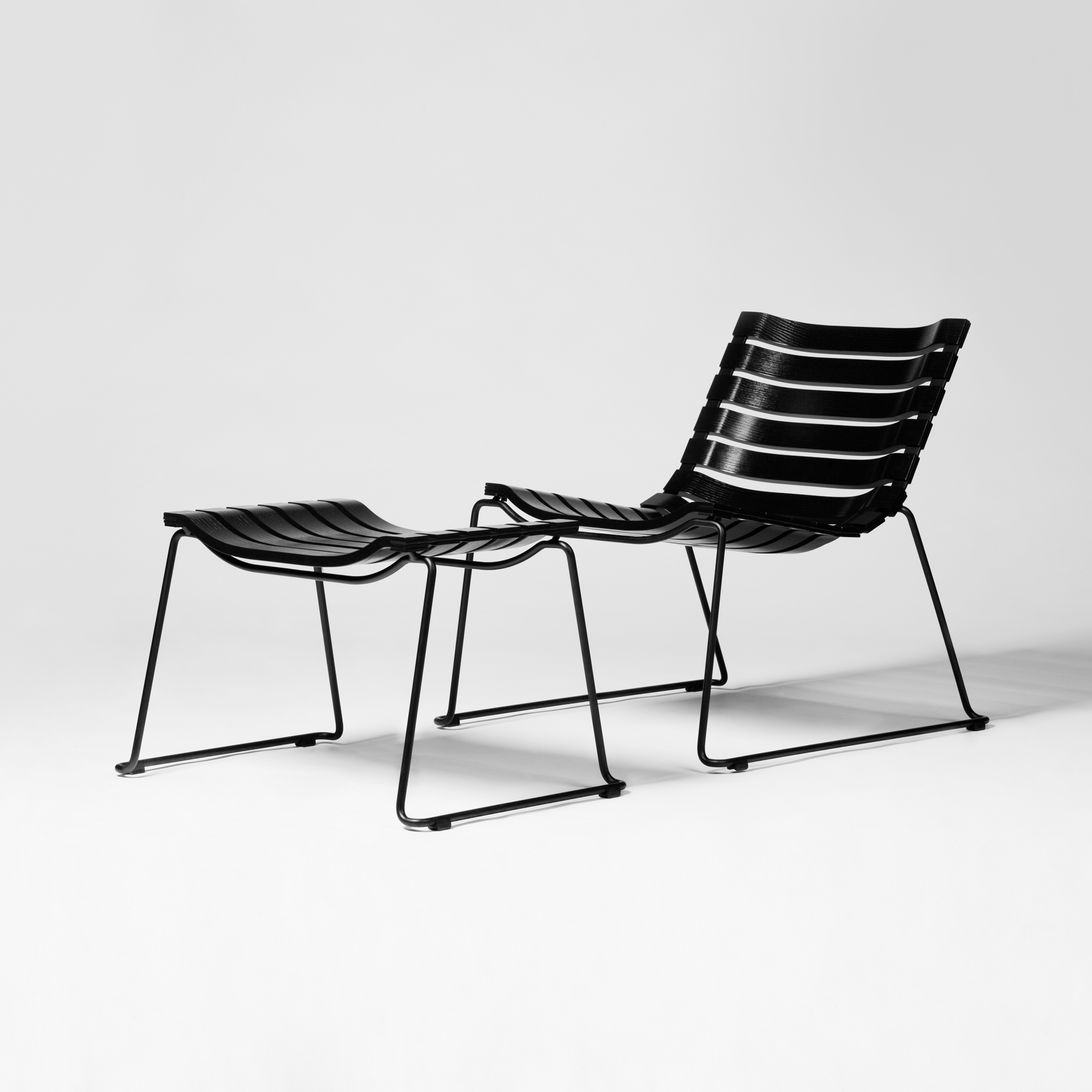 Vertoon produk Proetida – Easy Chair & Stool van vervaardiger RVW Production