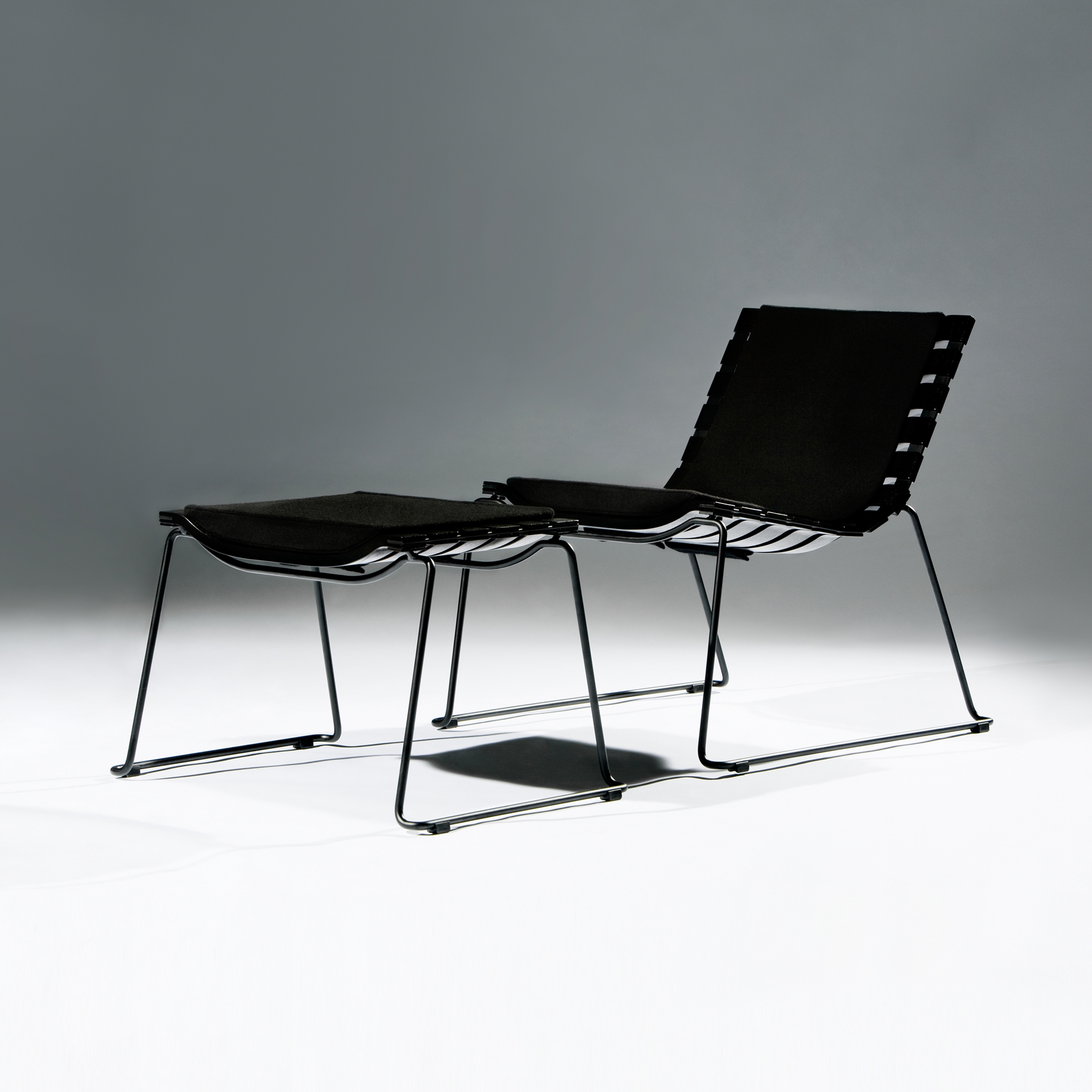 Vertoon produk Proetida – Easy Chair & Stool van vervaardiger RVW Production
