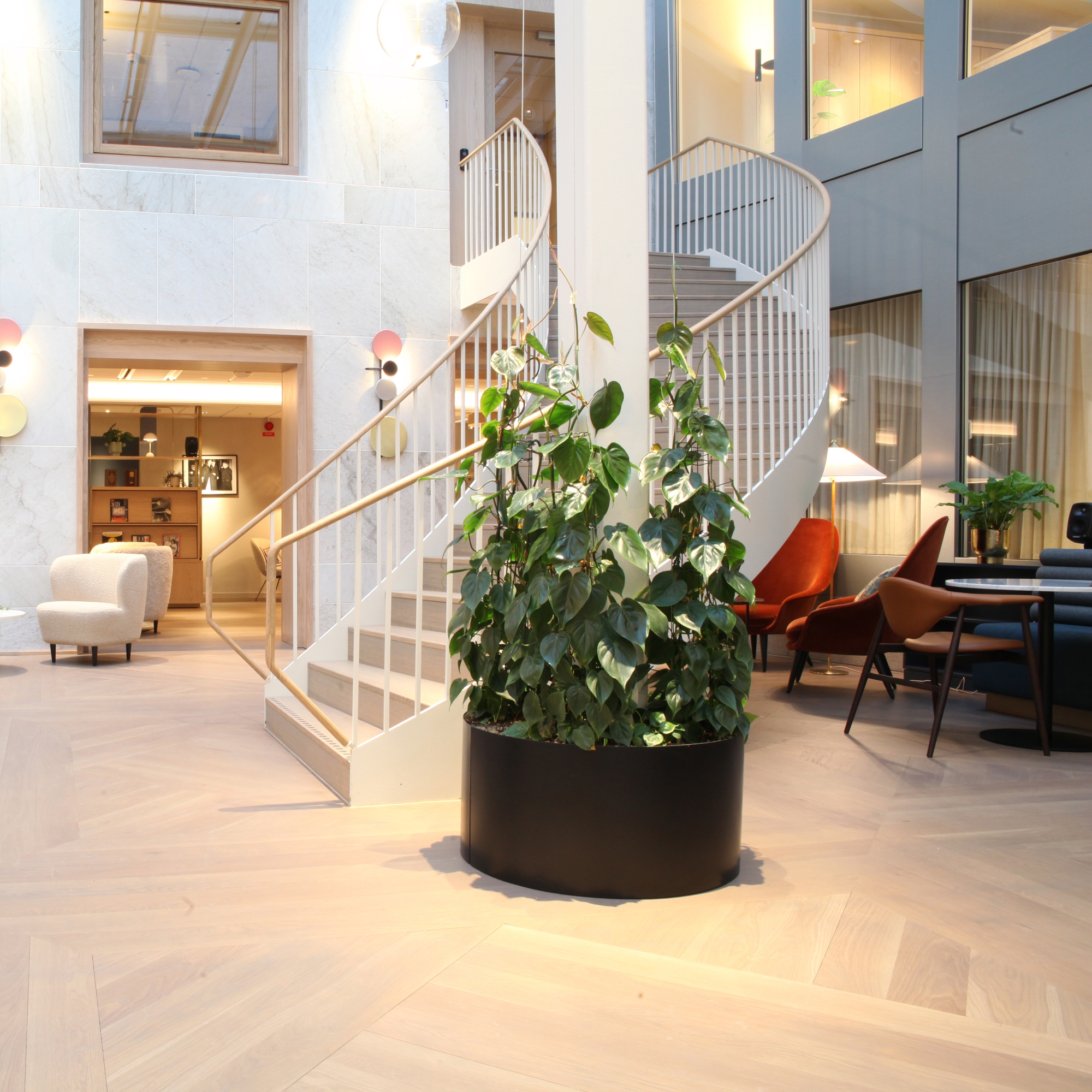 Display product Custom planters for columns and pillars from manufacturer Greenworks