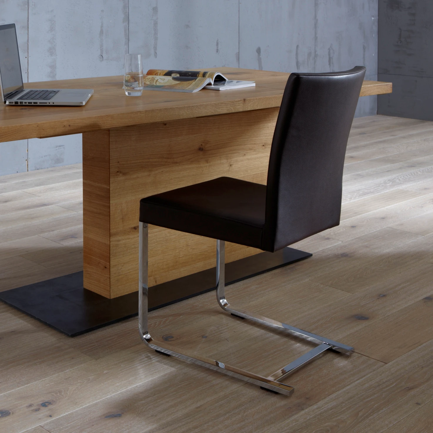 CHAIRS & ARMCHAIRS