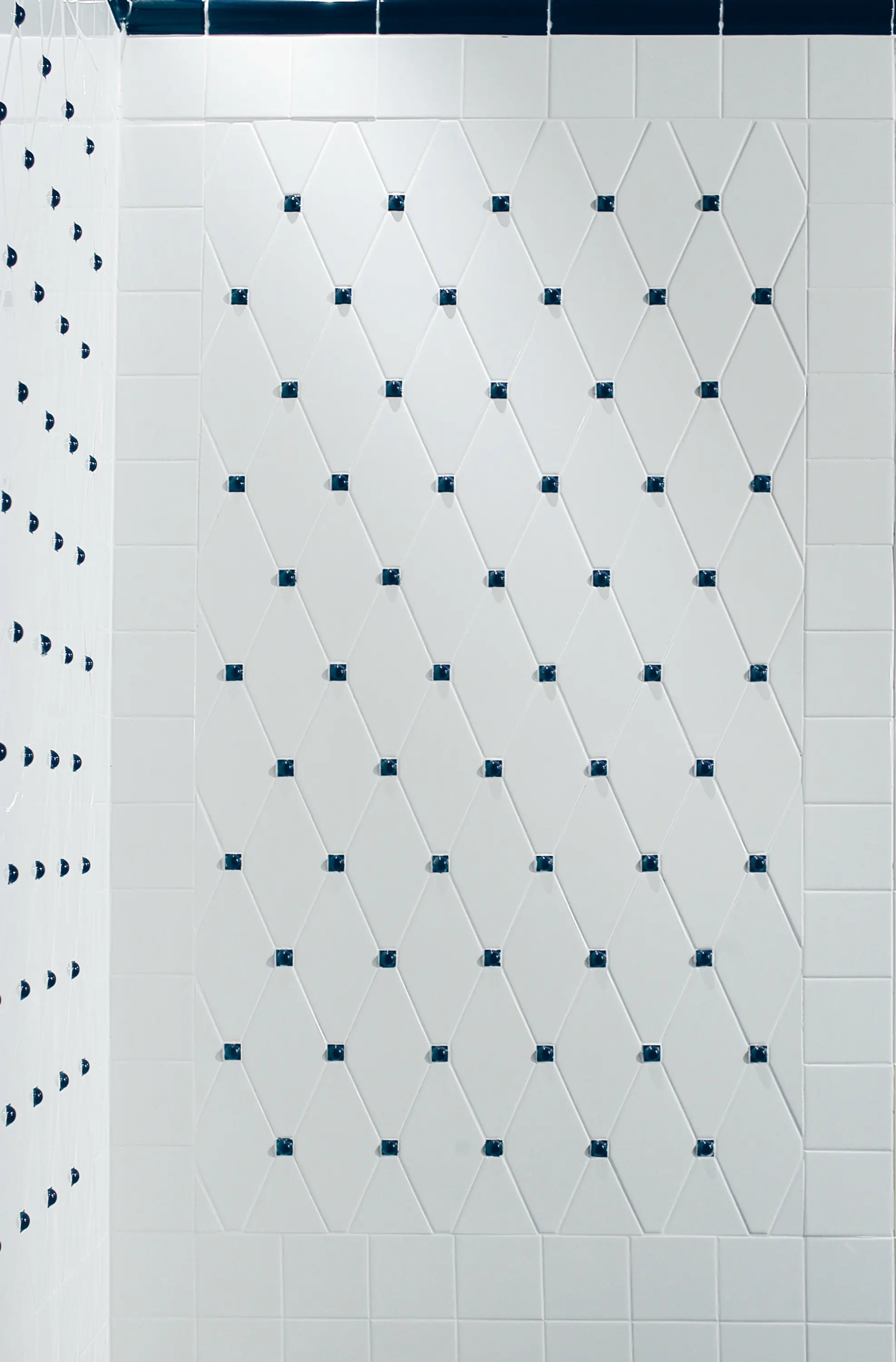 Petracer's Ceramics - Capitonné white smooth with blue insets