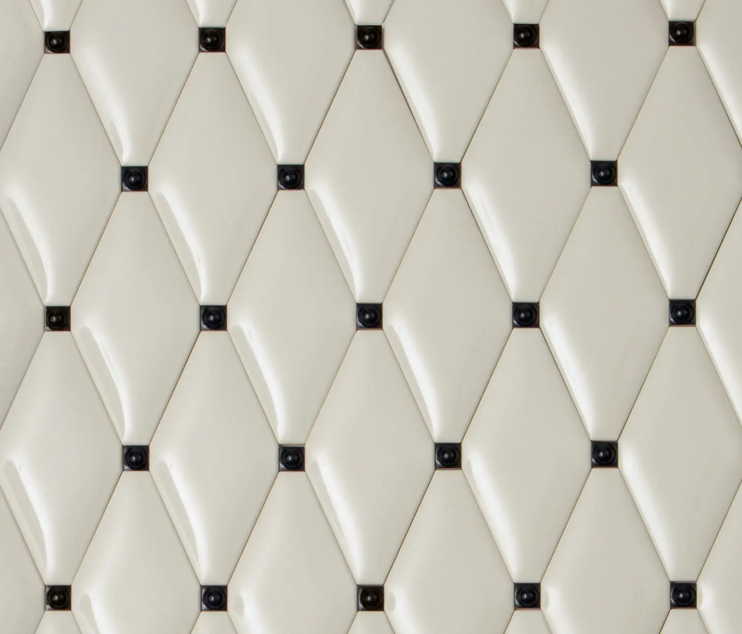 Petracer's Ceramics - Capitonné pearl rounded with black insets