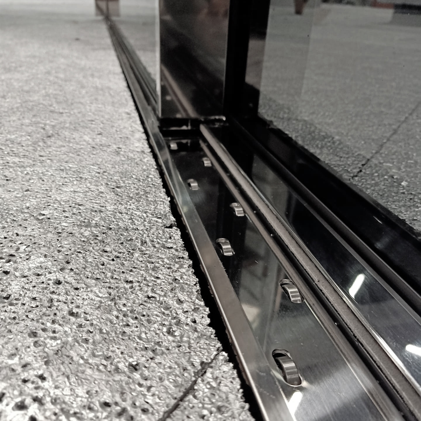 Minimalistisches Fenstersystem
ah! Noble Metals