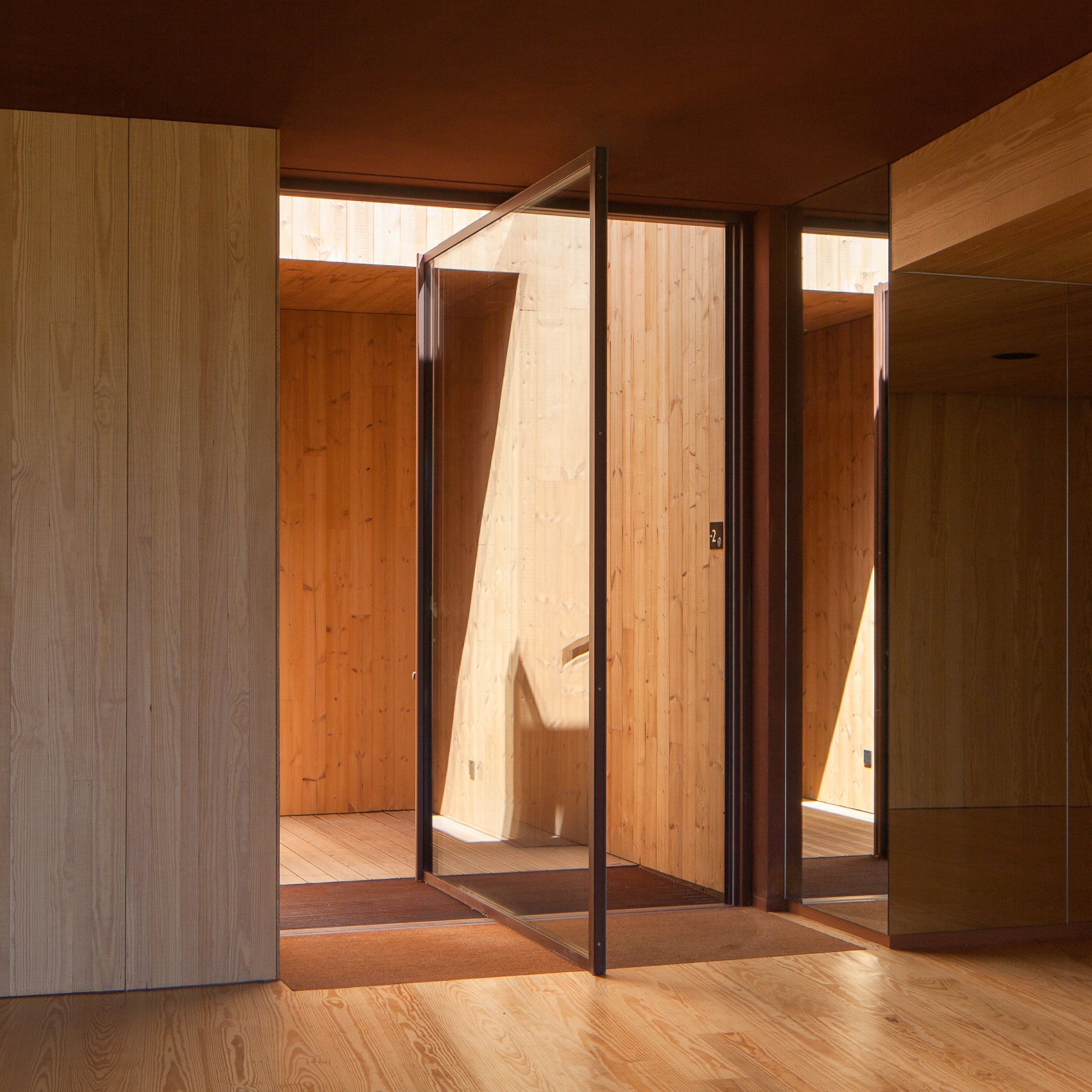 Display product ah! Pivot | ah!38 Minimalist Window from manufacturer panoramah!
