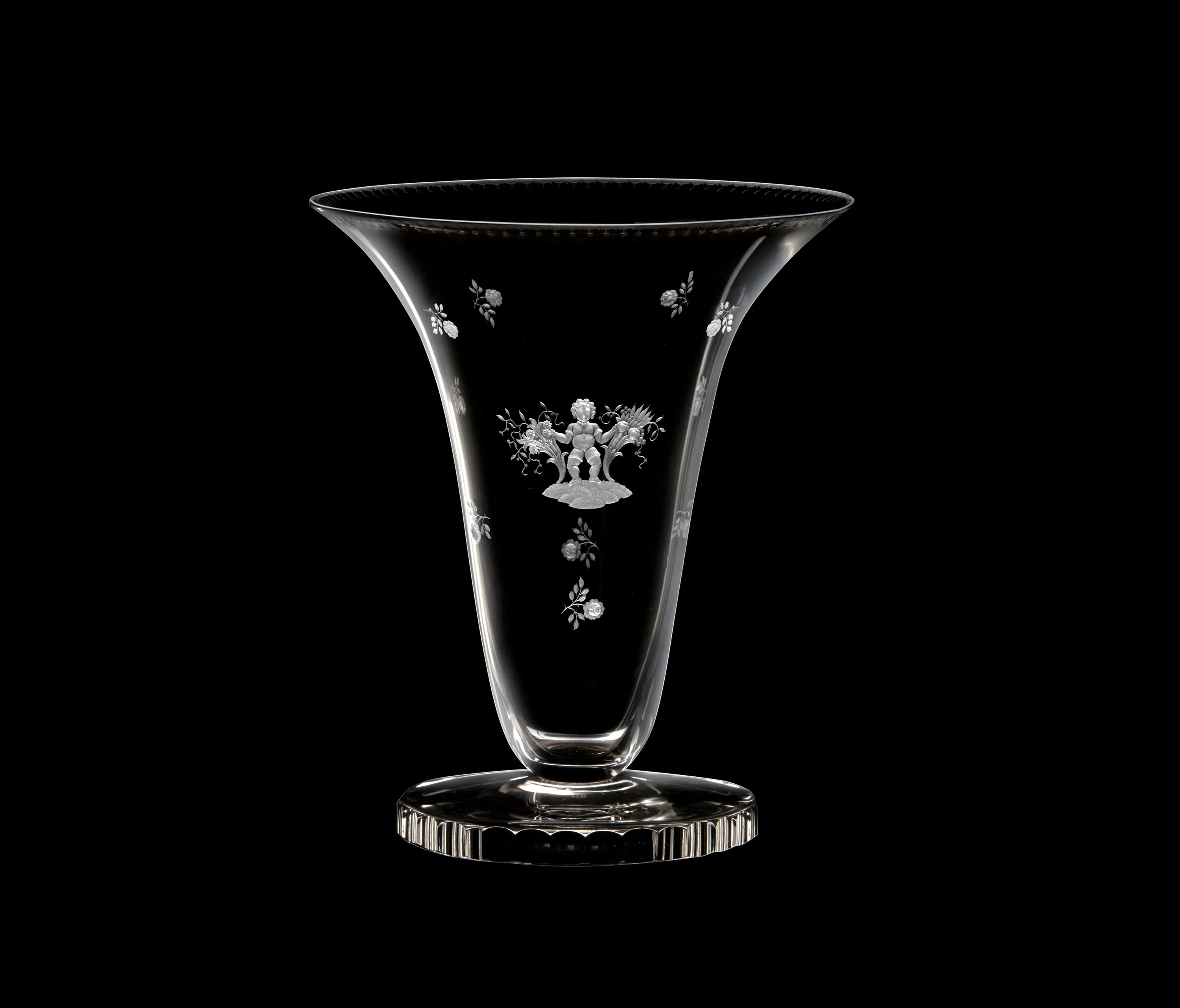 LOBMEYR - Bell shaped vase with engraved putti