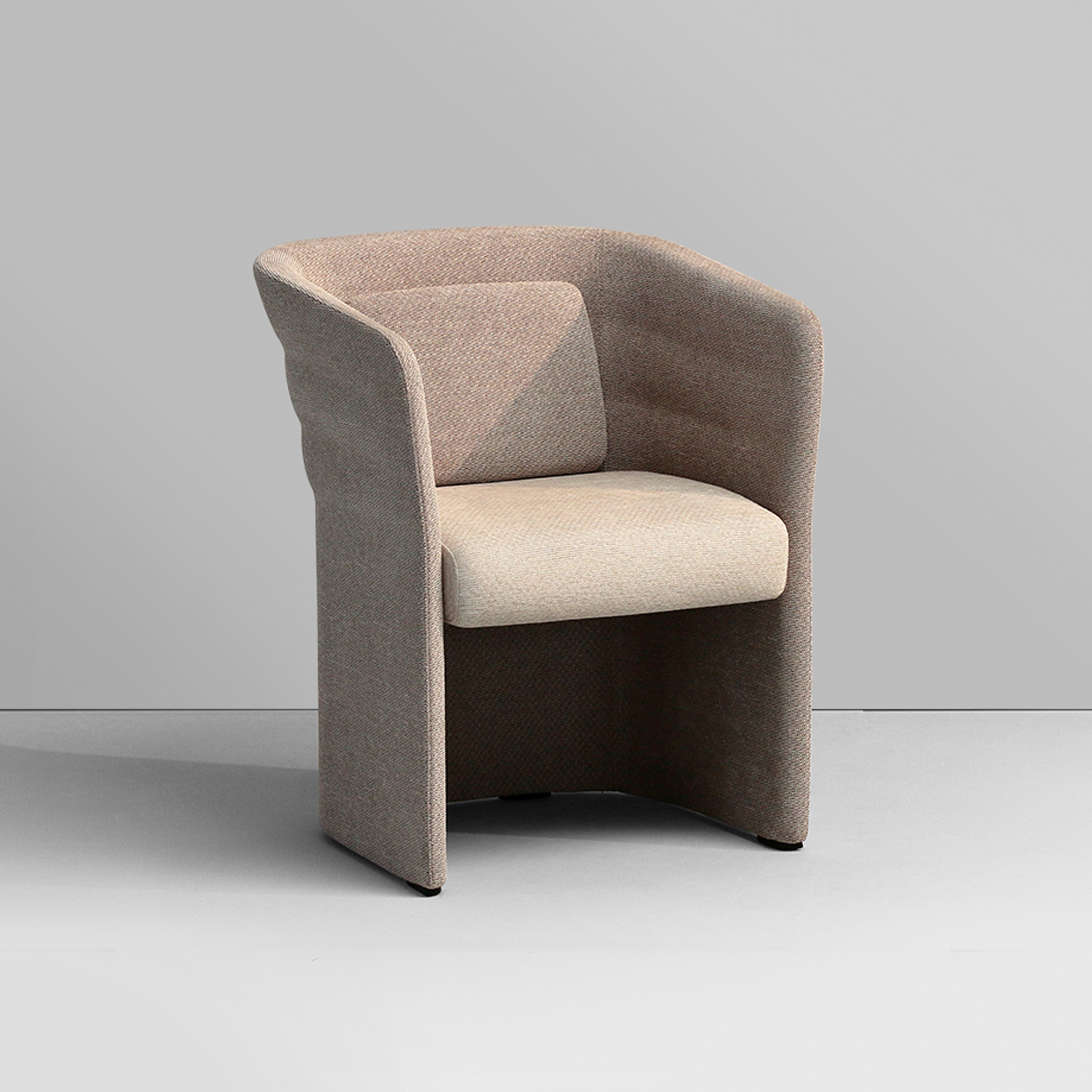 Cell 72 Upholstered easy chair with armrests