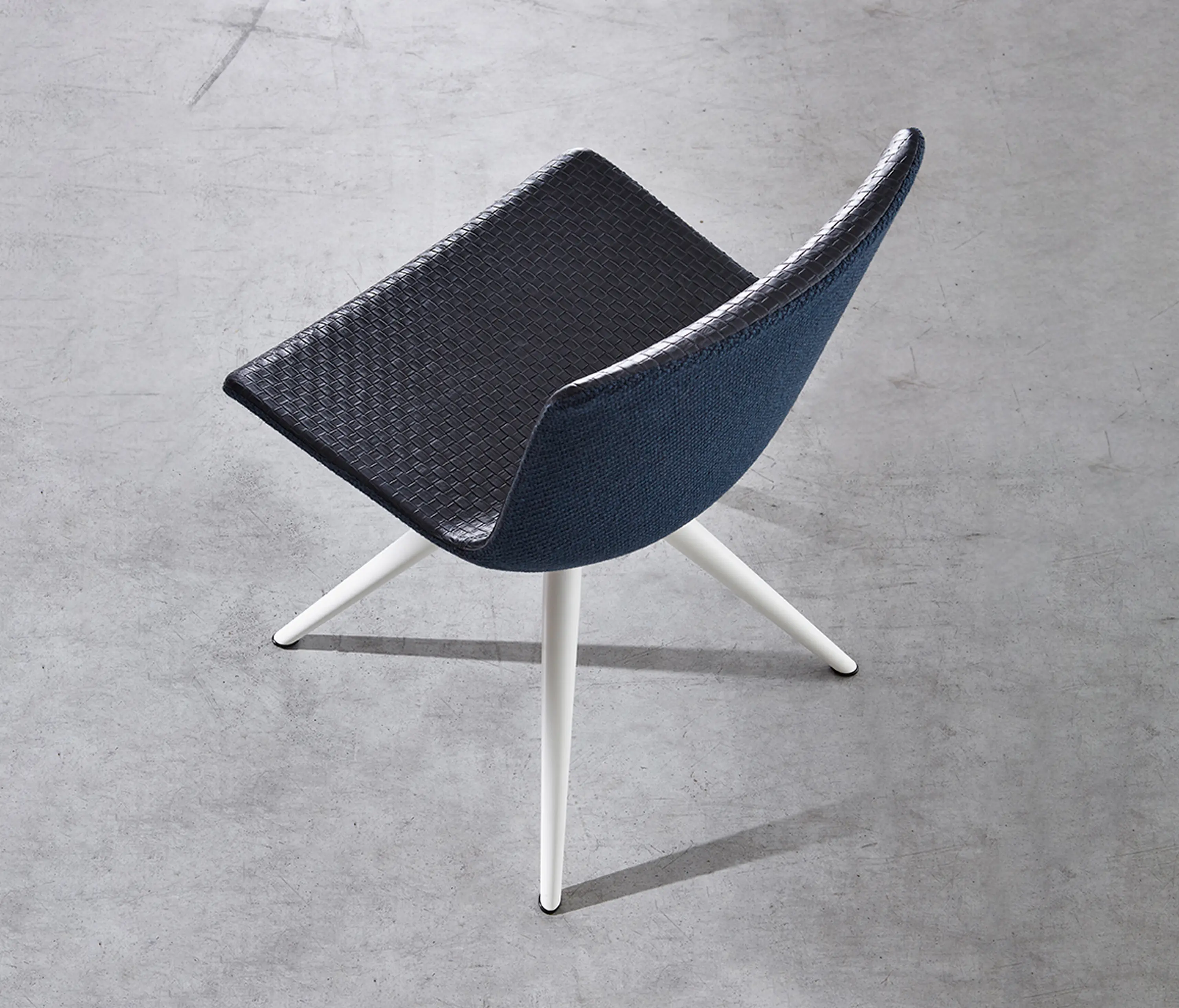 sitland - Milos Life Silla con base de caballete de madera