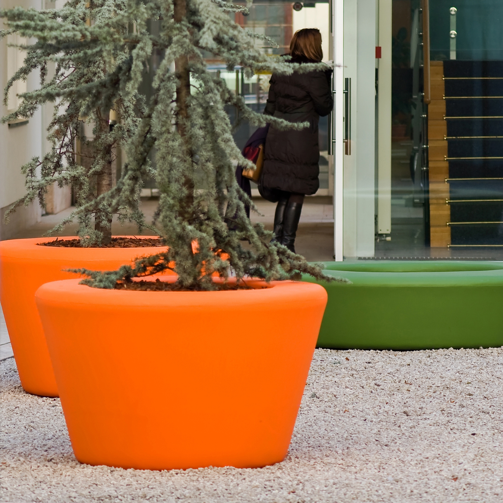 Display product Loop Cone Planter #169 from manufacturer out-sider