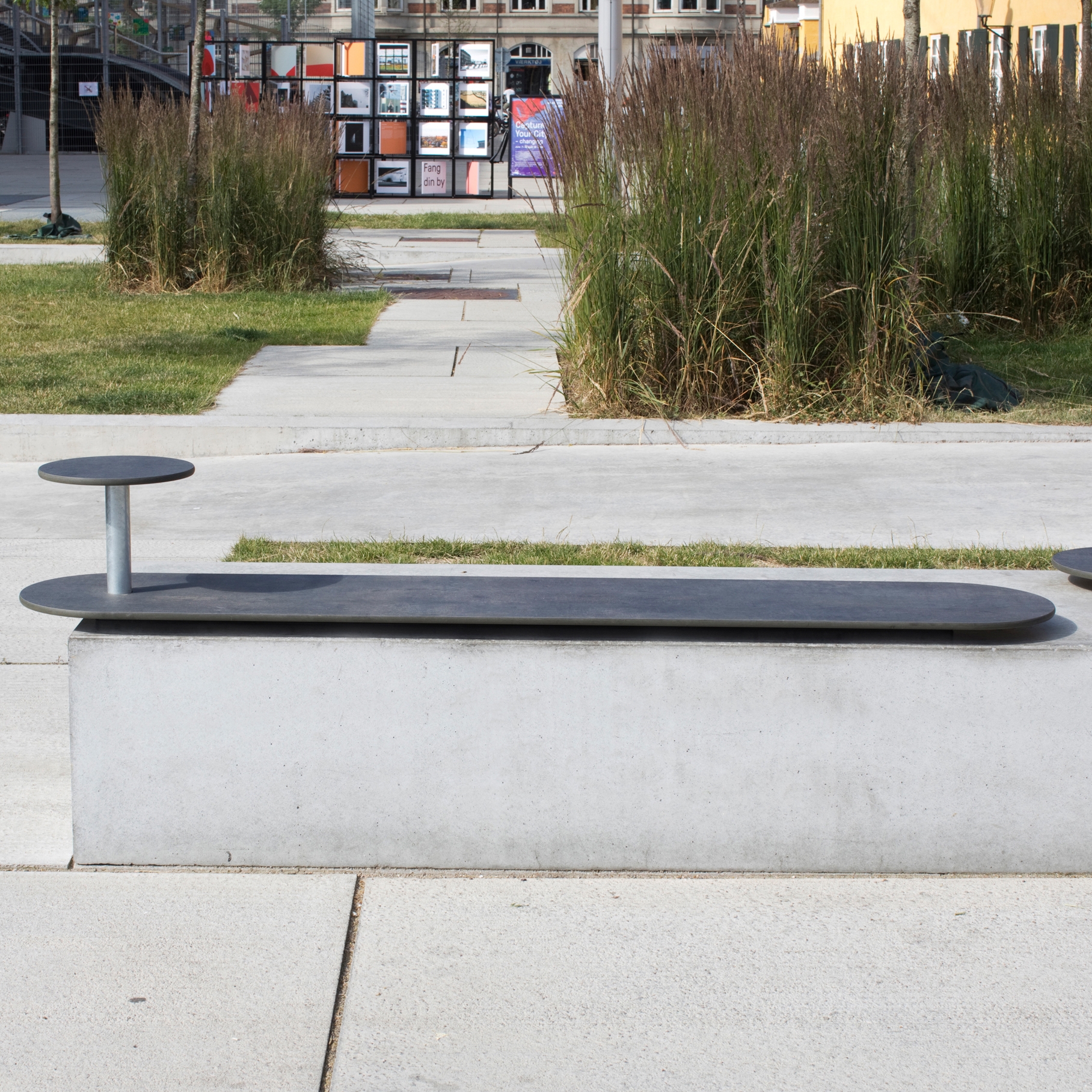 Display product Plateau Seat from manufacturer out-sider