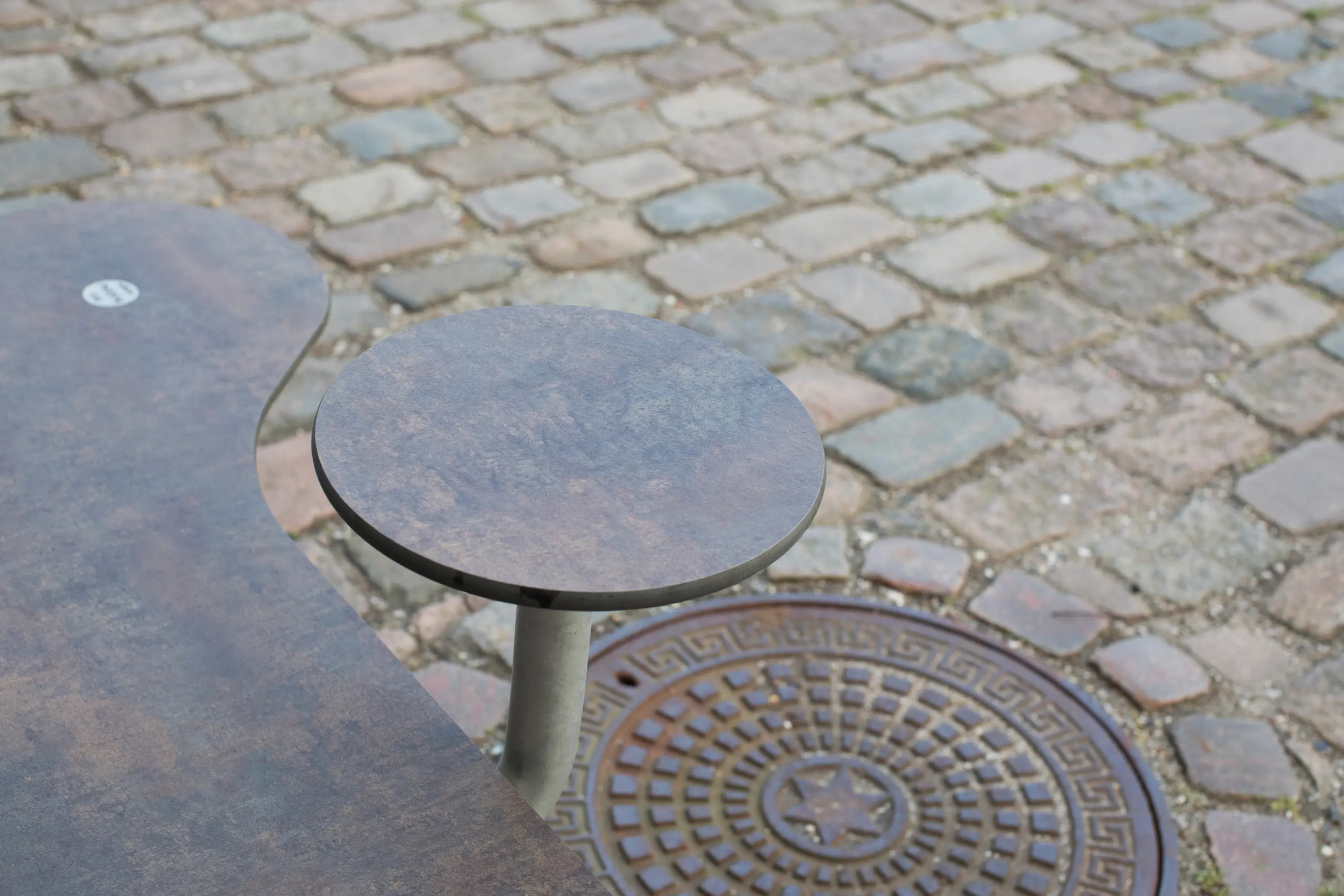out-sider - Plateau Plinth