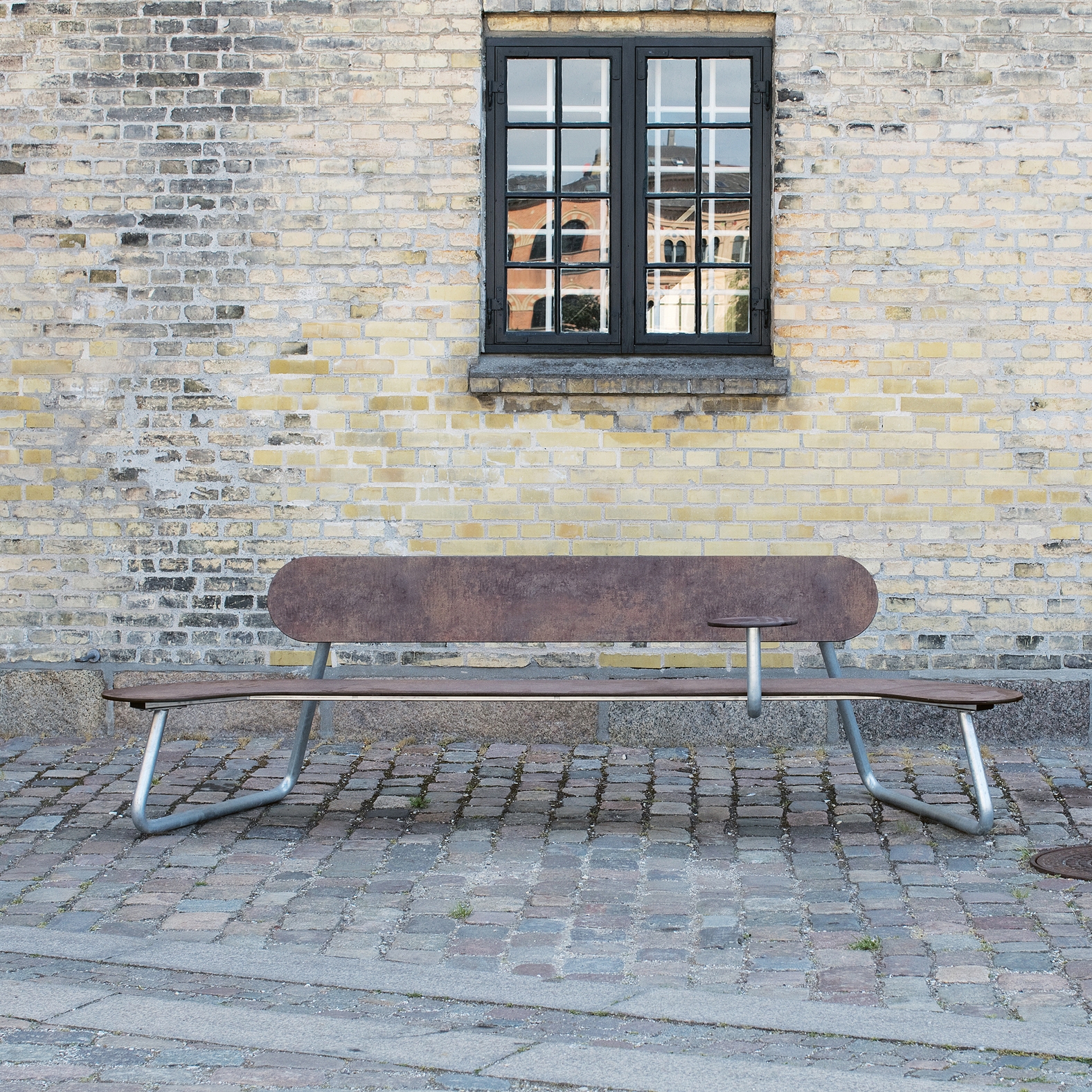 Display product Plateau Bench from manufacturer out-sider