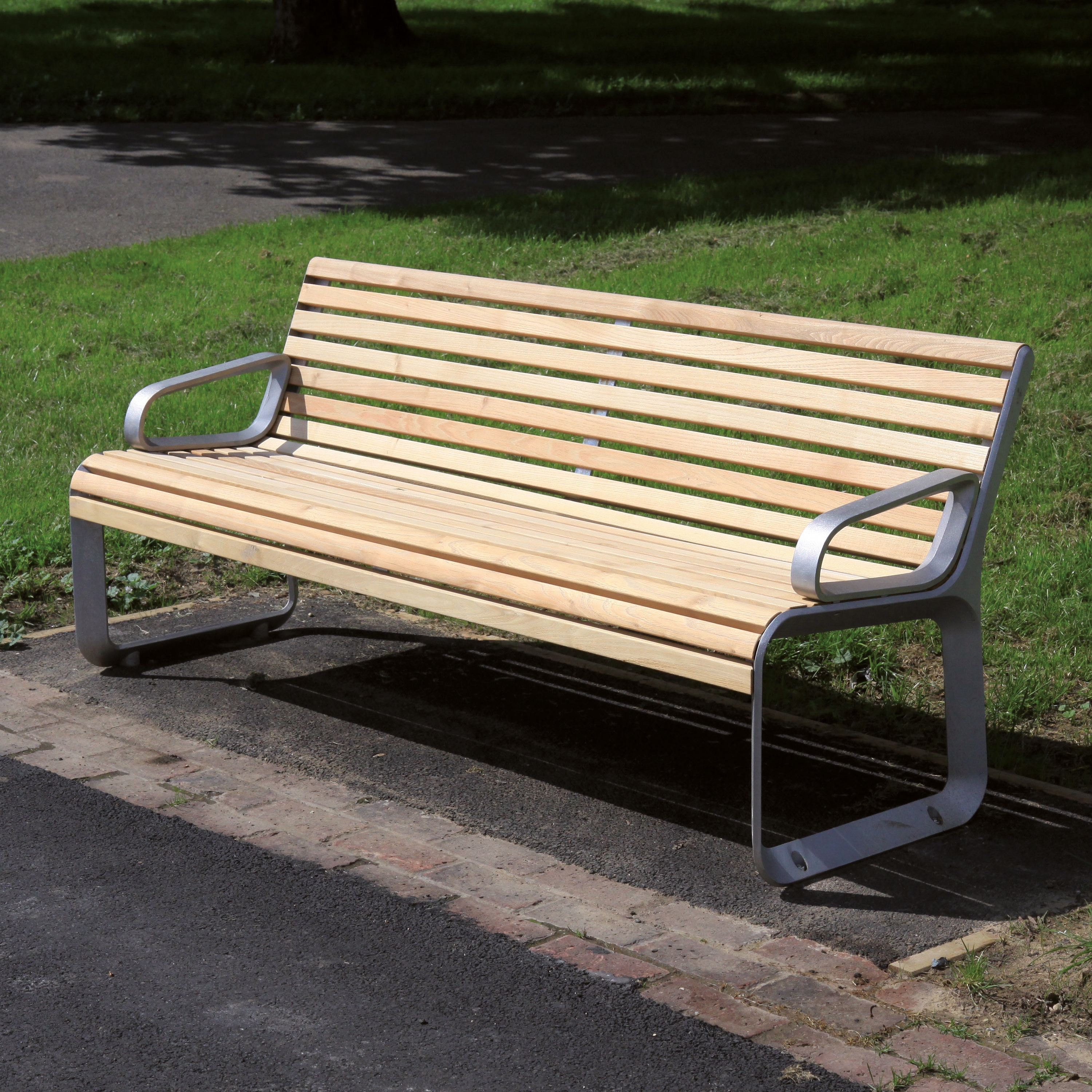 Display product portiqoa | Park bench with backrest and armrests from manufacturer mmcité