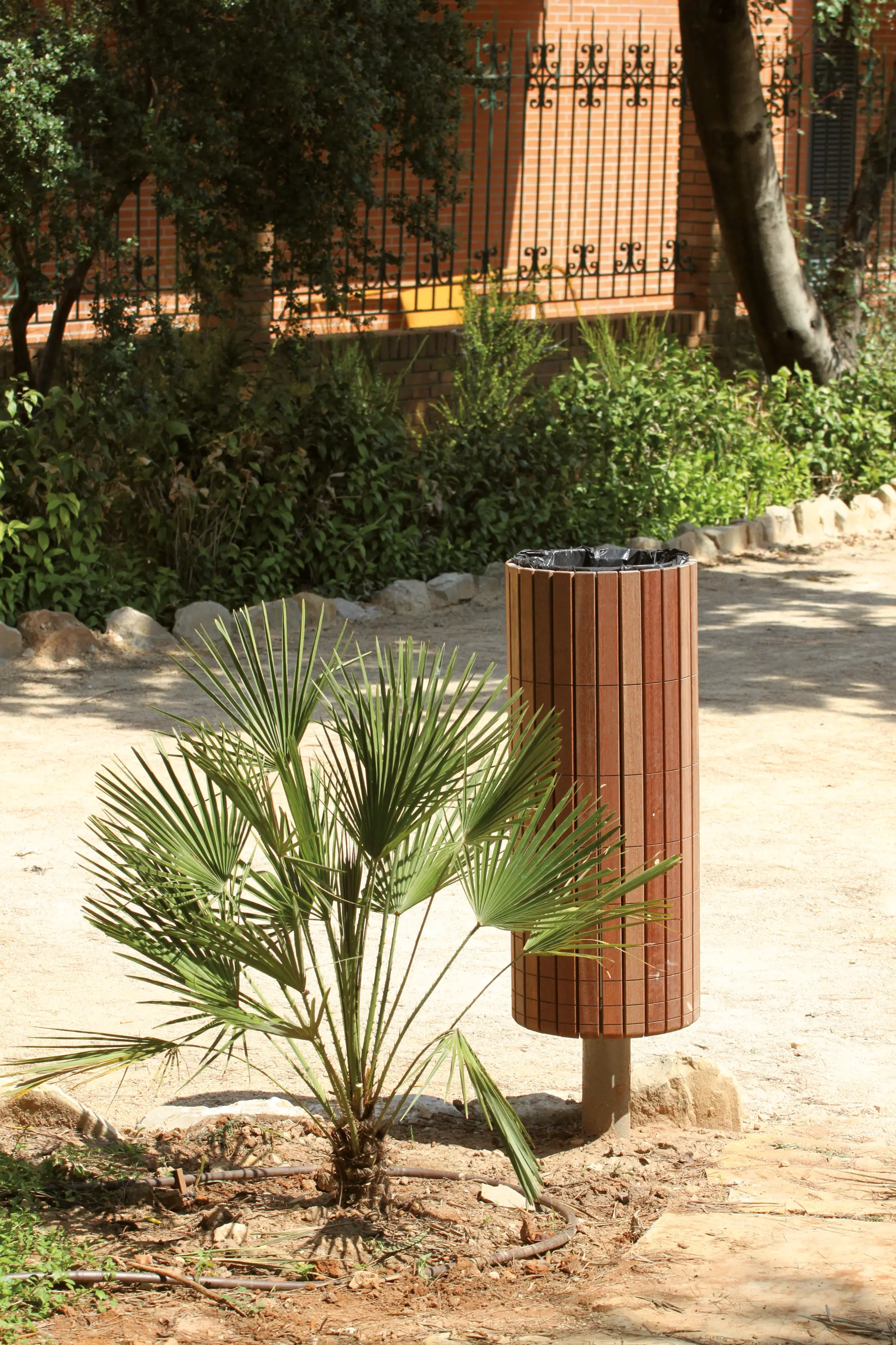 mmcité - nanuk | Litter bin