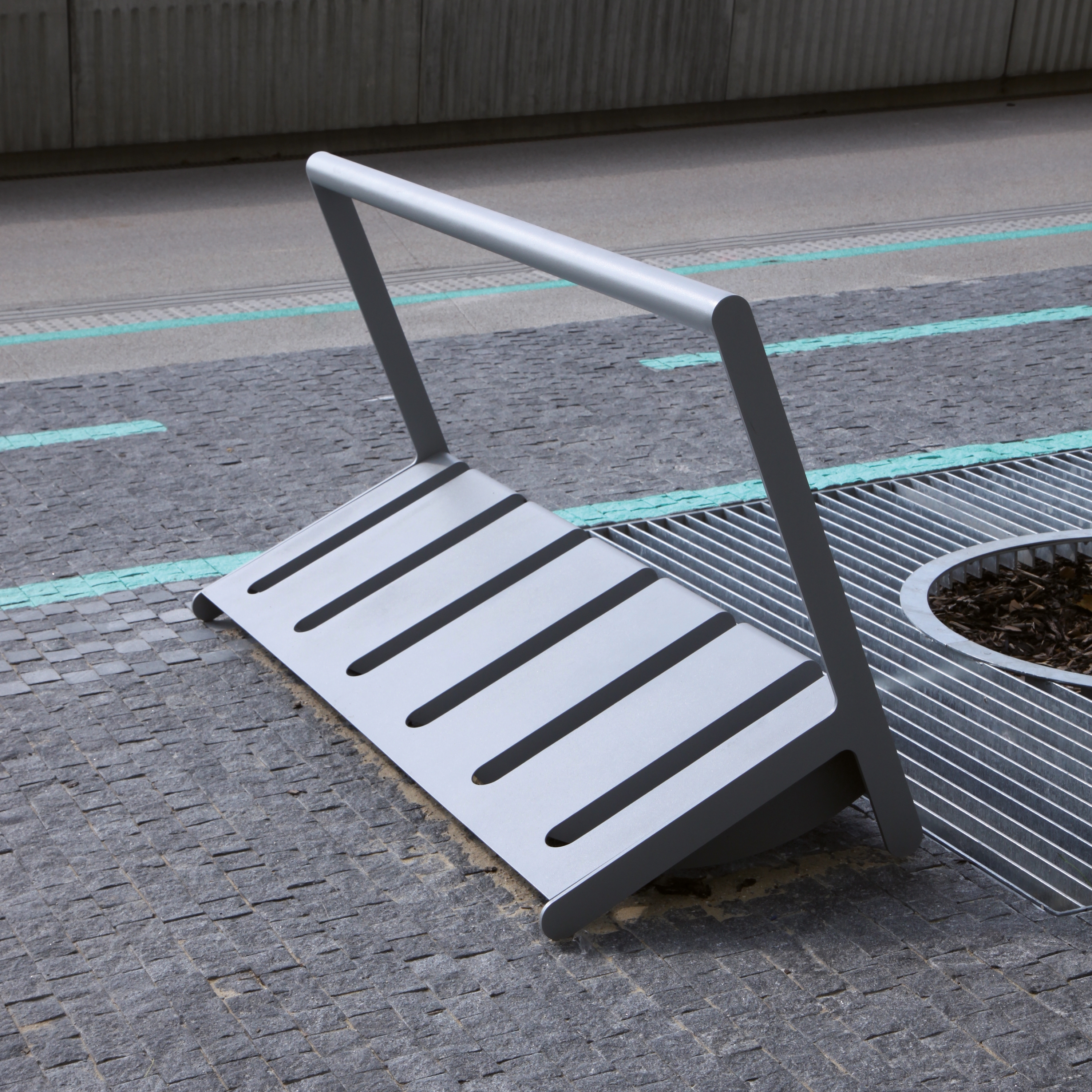 Display product velo | One-sided bicycle stand with bar from manufacturer mmcité