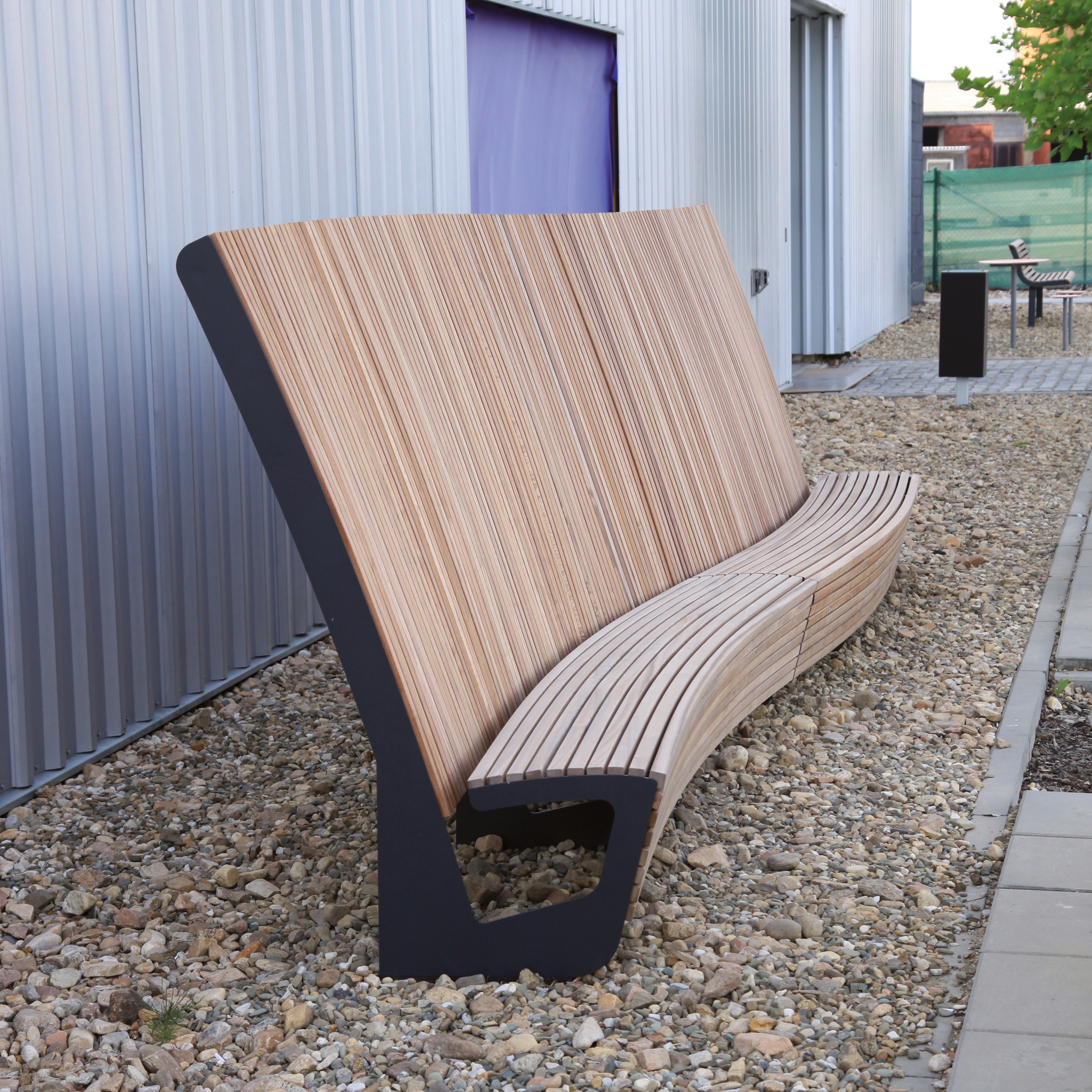 Display product landscape | Curved park bench with high backrest from manufacturer mmcité
