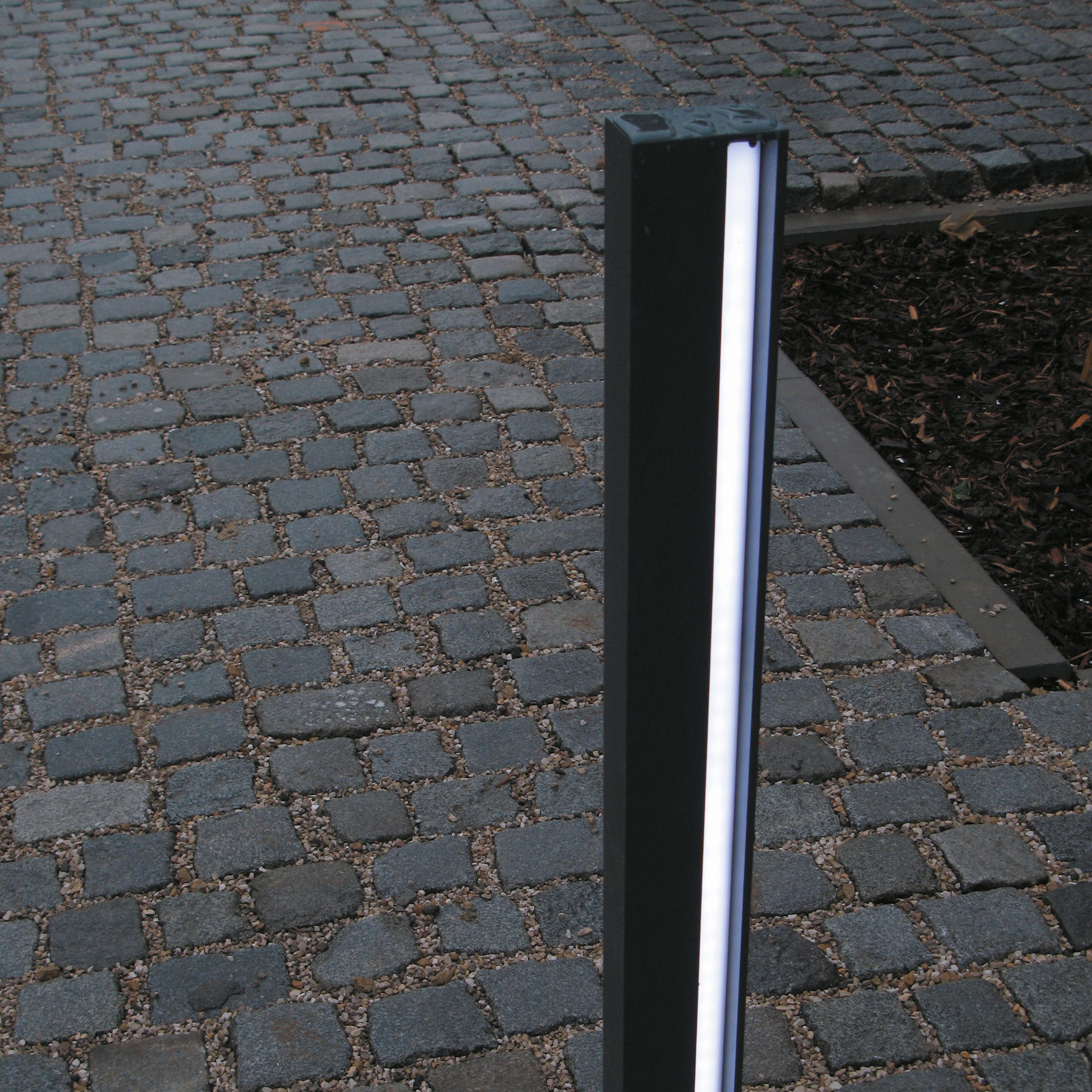 elias | Illuminated bollard