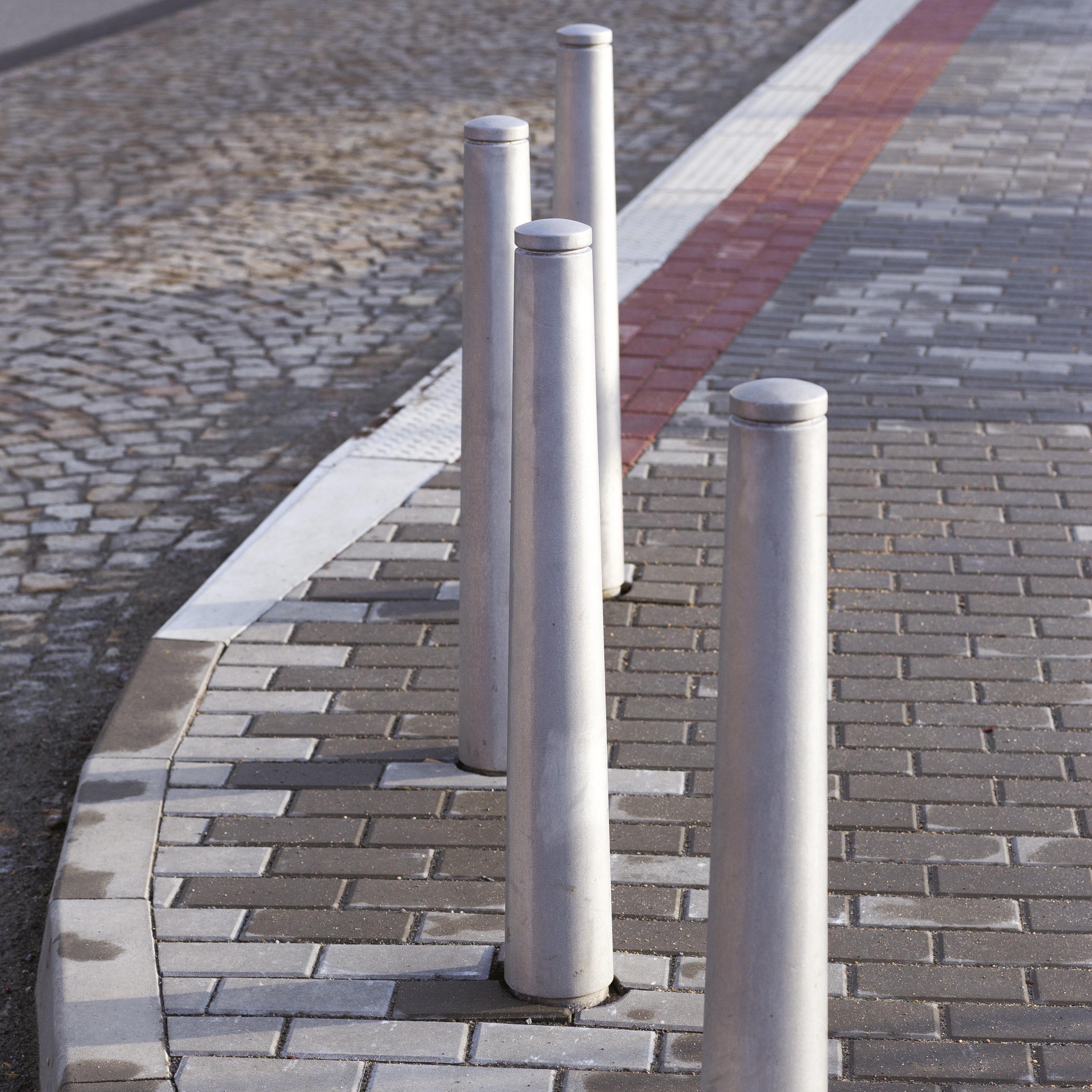 isac | Bollard