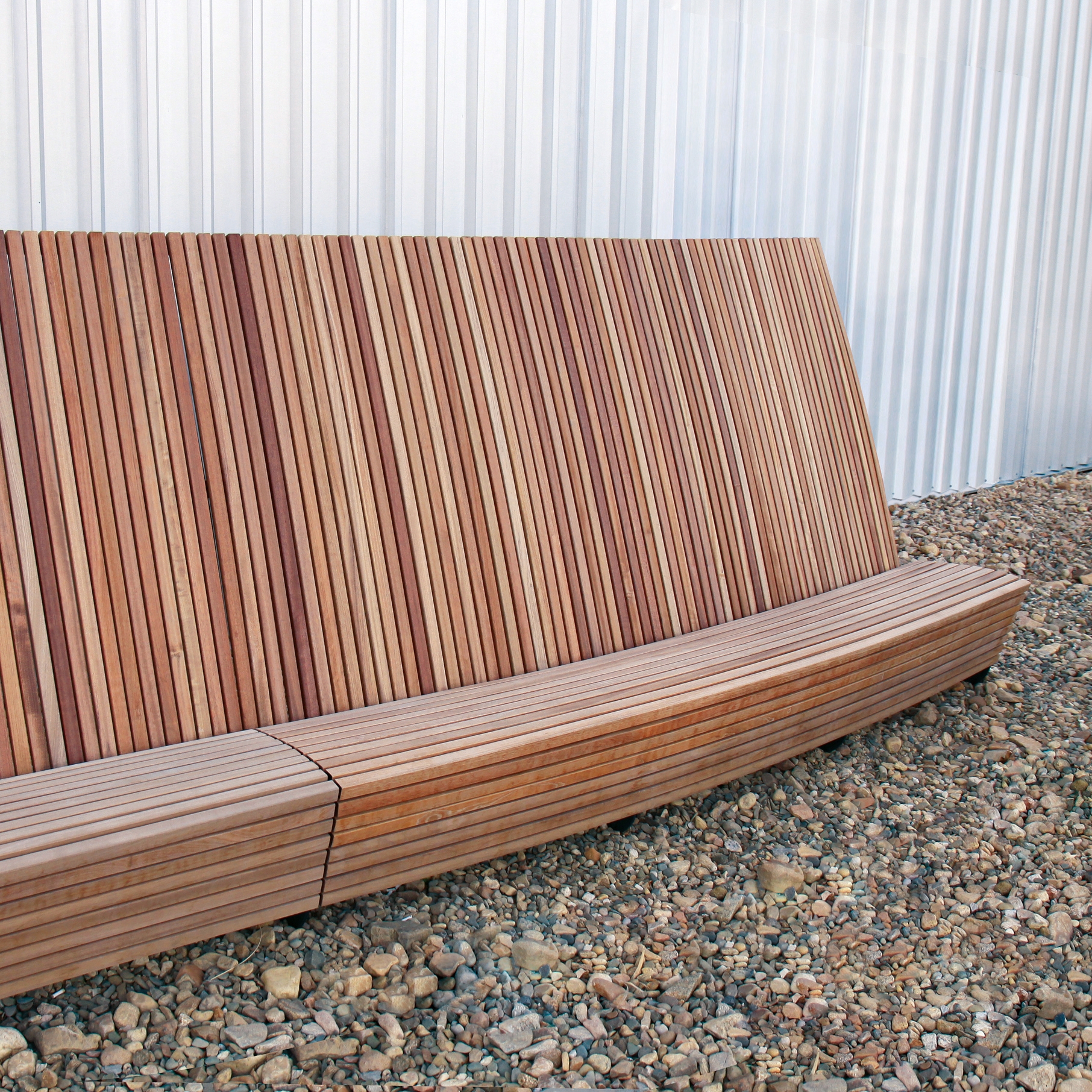 Display product landscape | Curved park bench with high backrest from manufacturer mmcité