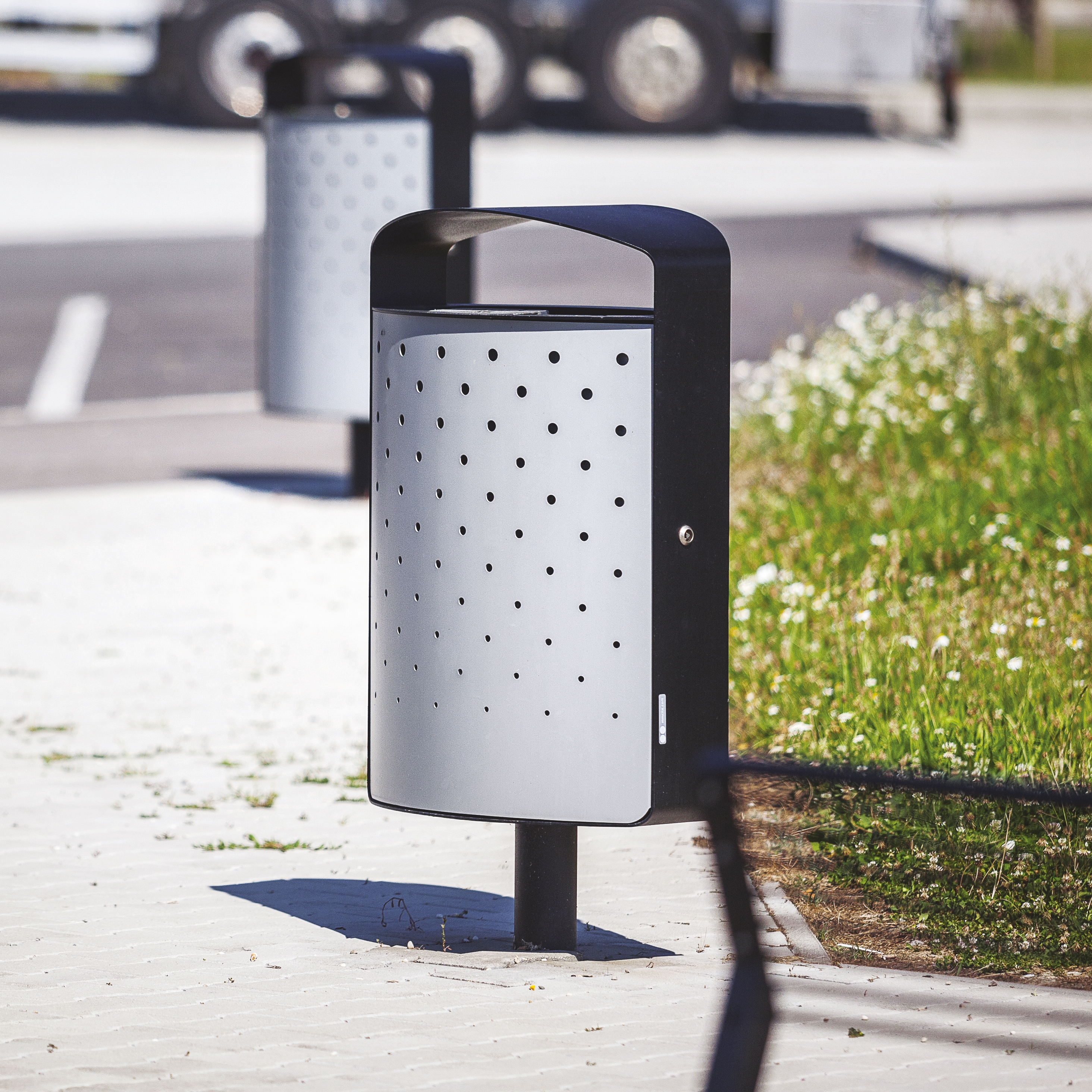 lena | Litter bin with cover