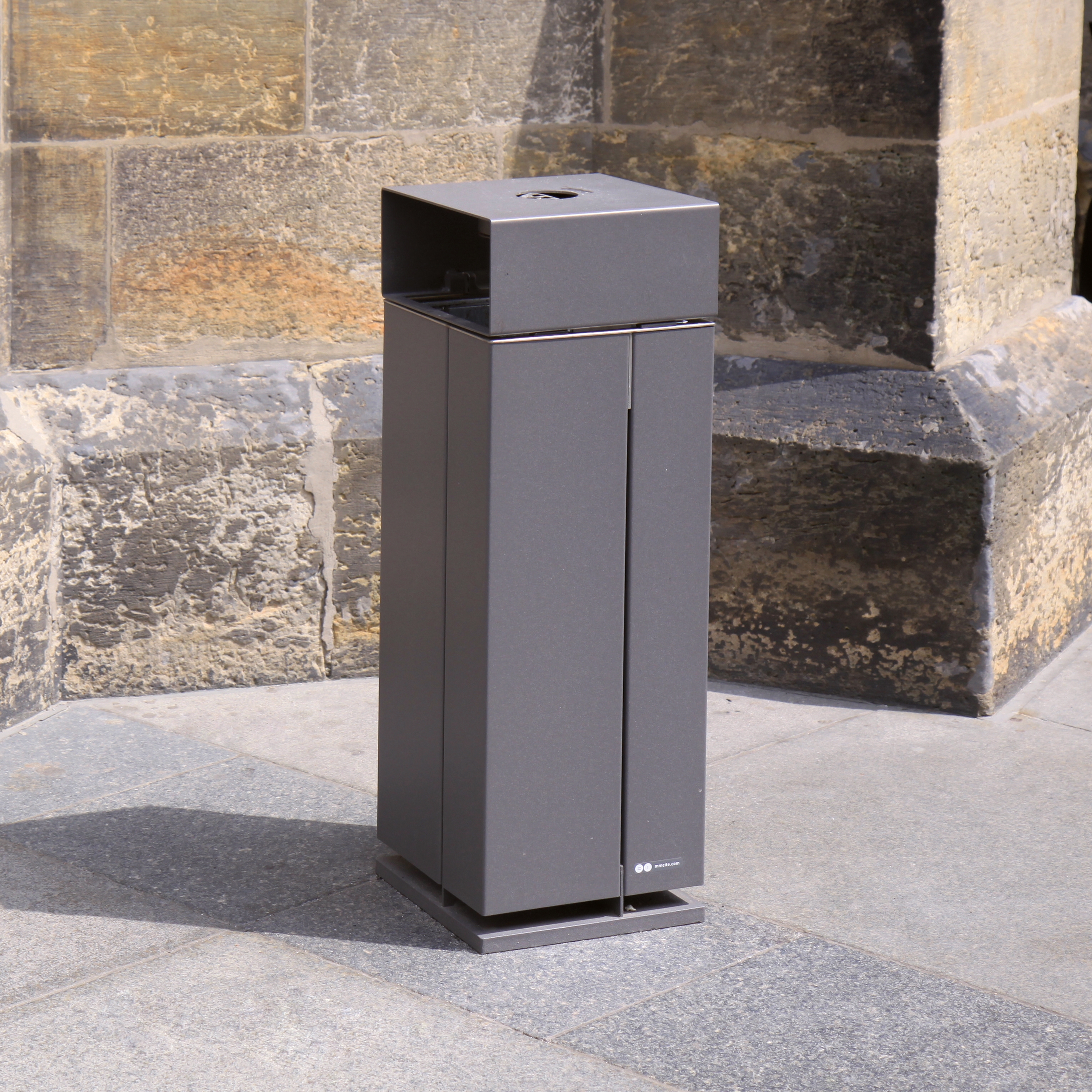 Display product nanuk | Litter bin with cover from manufacturer mmcité