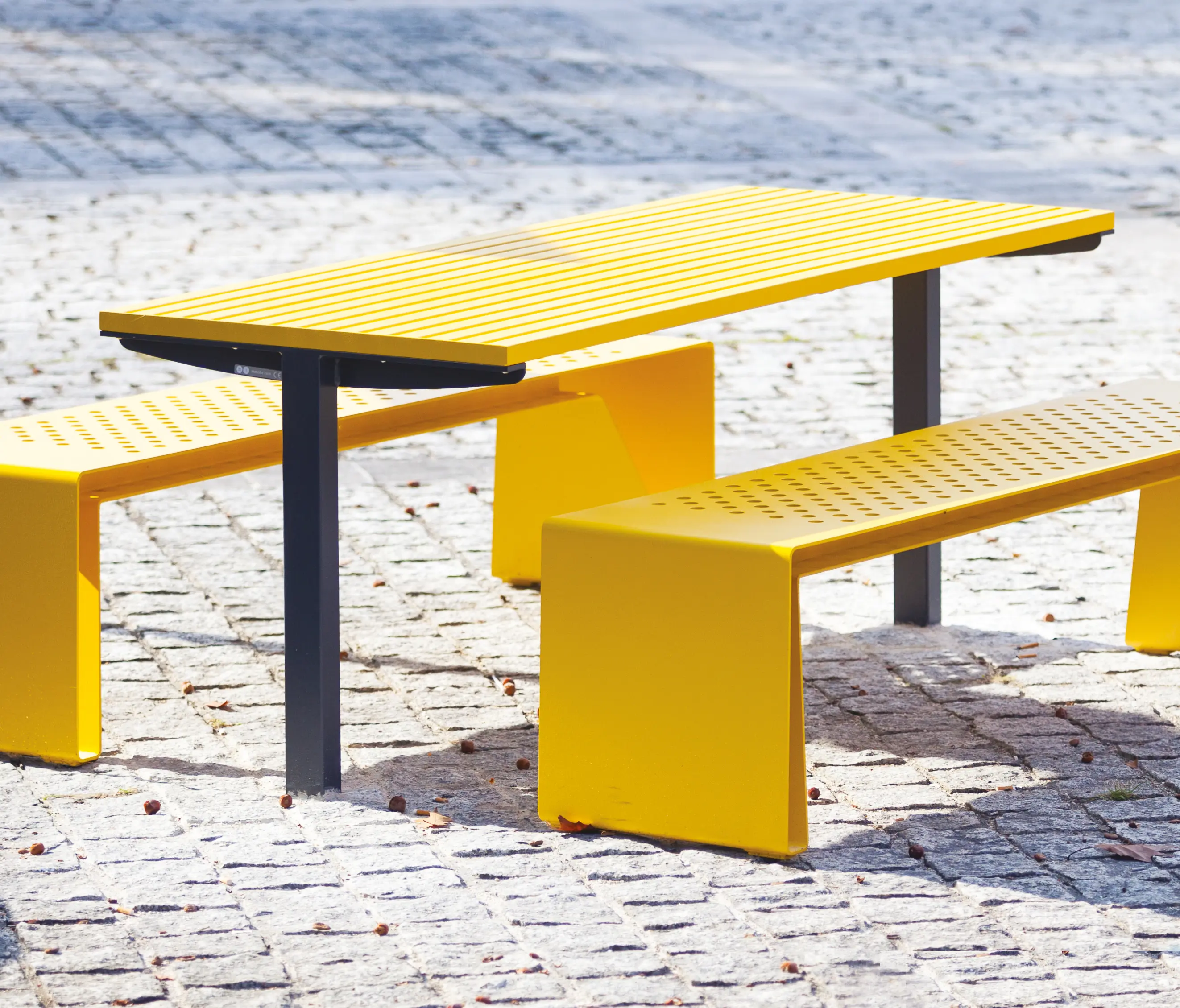 mmcité - tably | Rectangular table