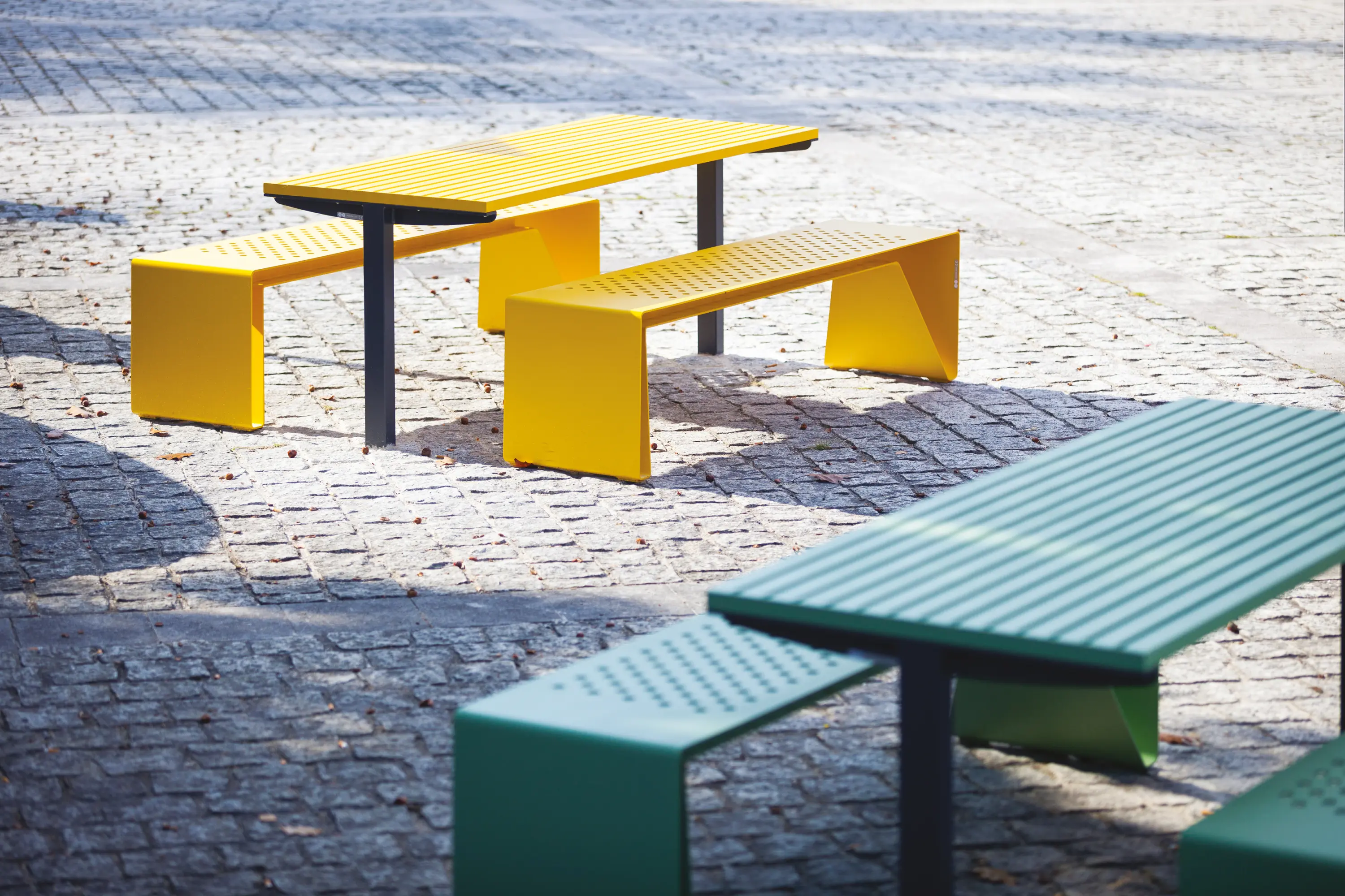 mmcité - tably | Rectangular table