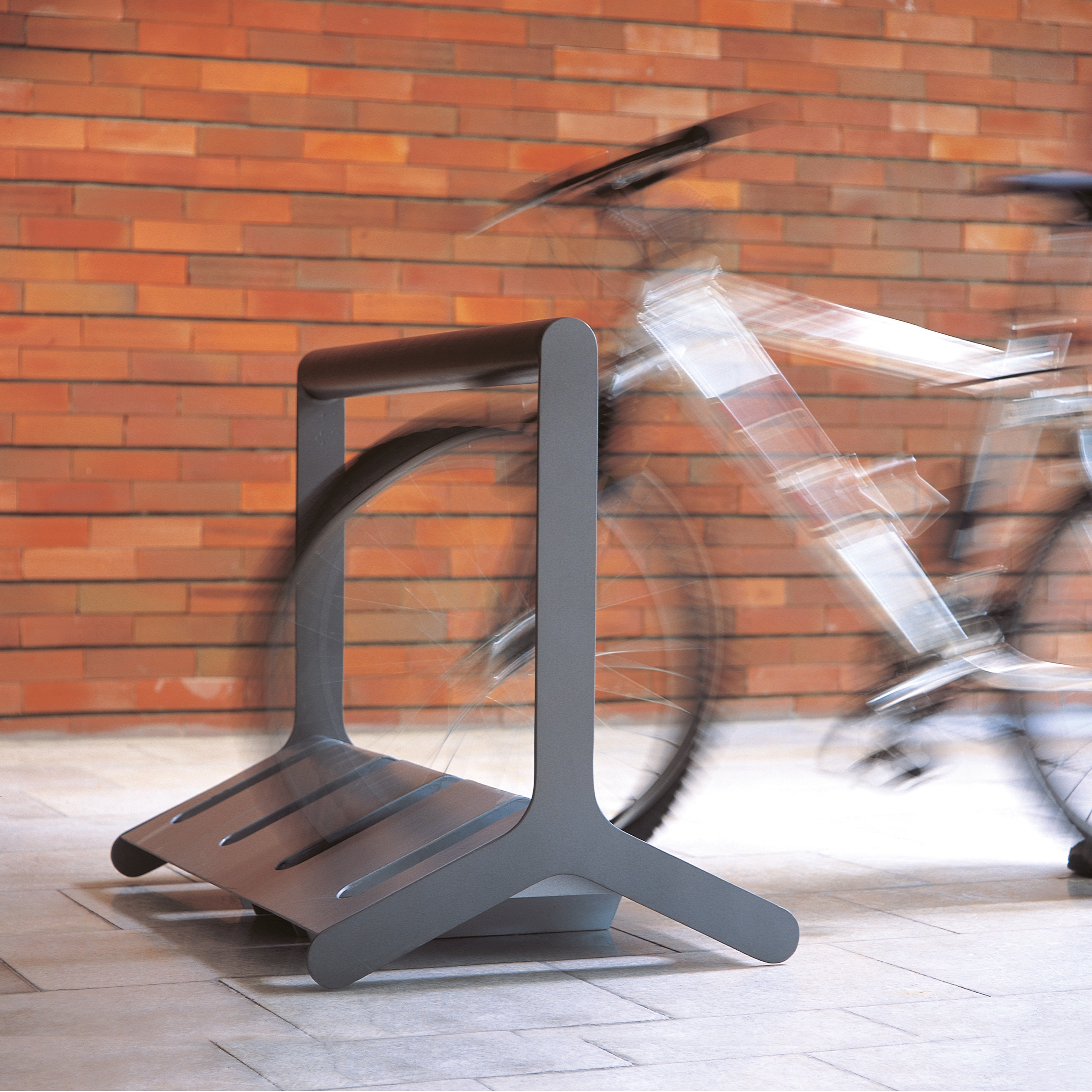 Display product velo | Two-sided bicycle stand with bar from manufacturer mmcité