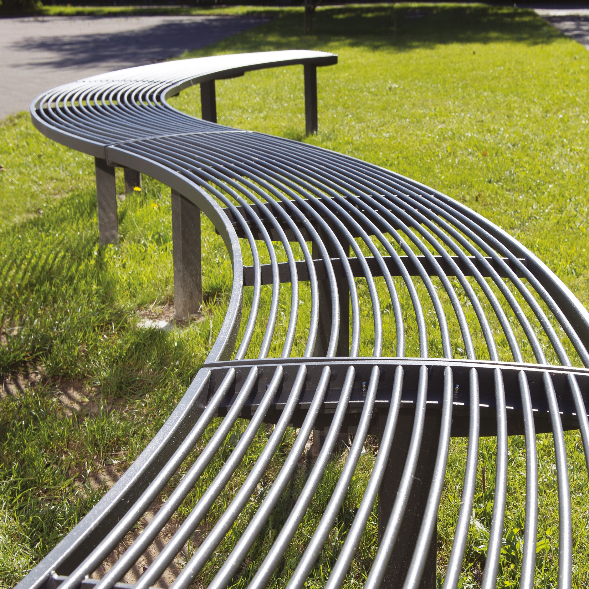 Produkt vera | Gebogene Parkbank des Herstellers mmcité anzeigen