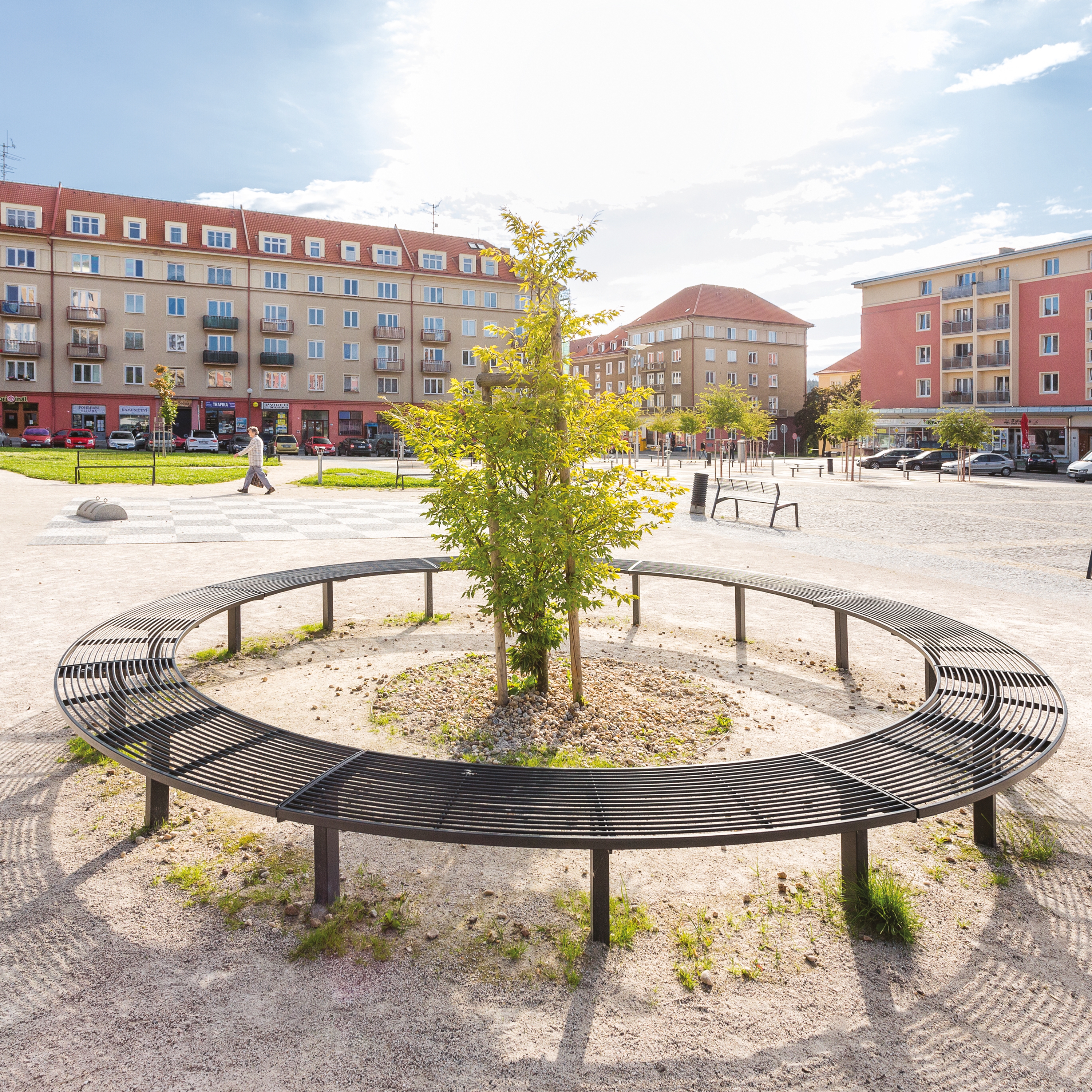 Display product vera solo | Modular curved extended benches from manufacturer mmcité