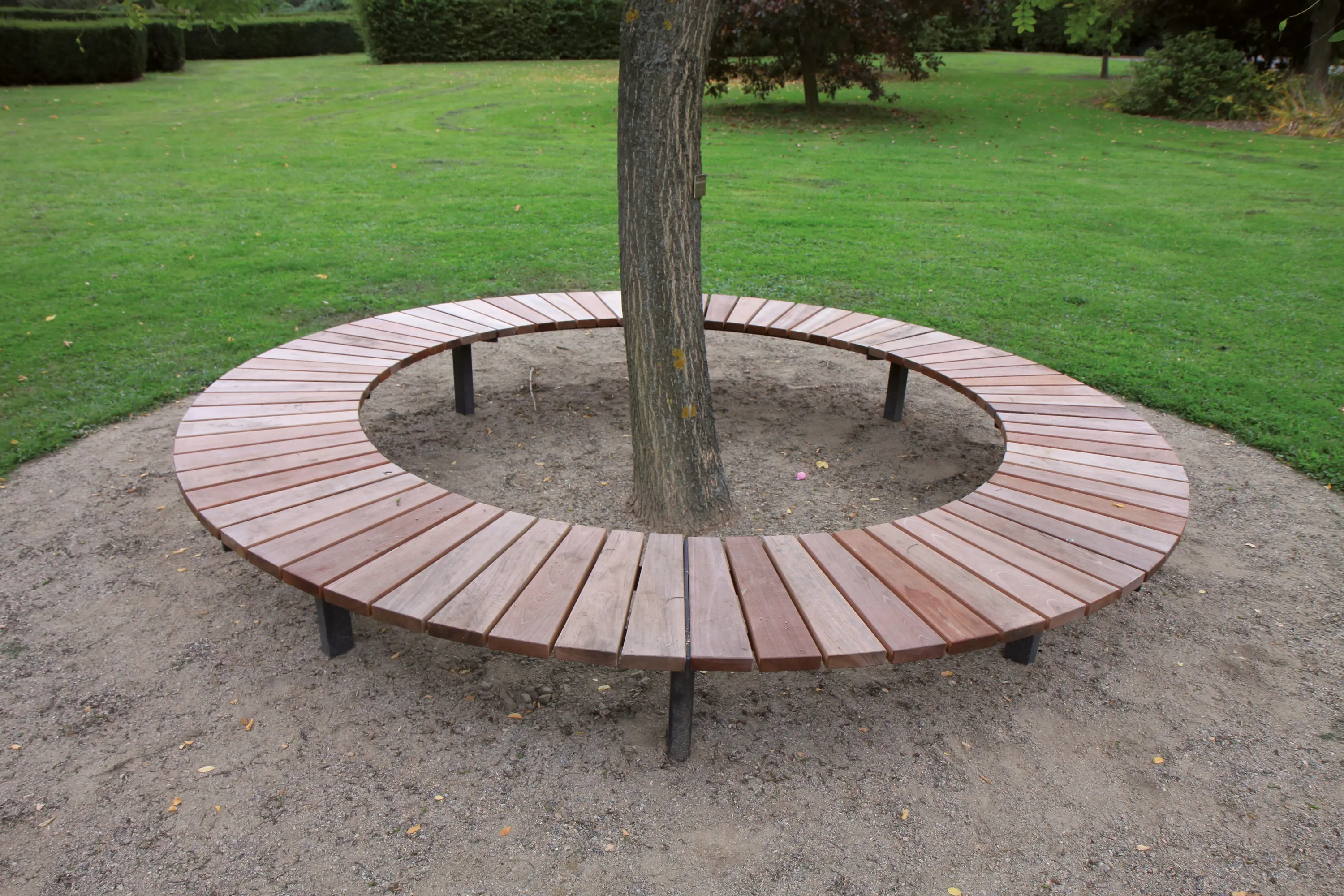 mmcité - vera solo | Modular curved extended benches