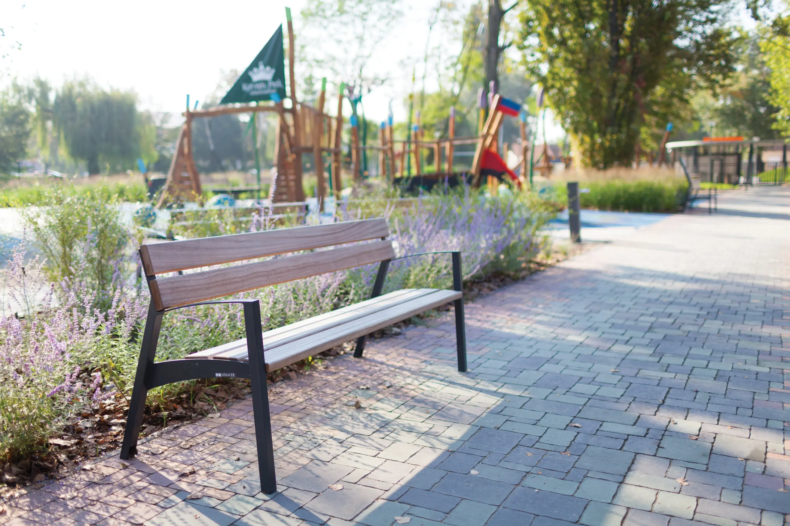 mmcité - vera | Park bench with backrest and armrests