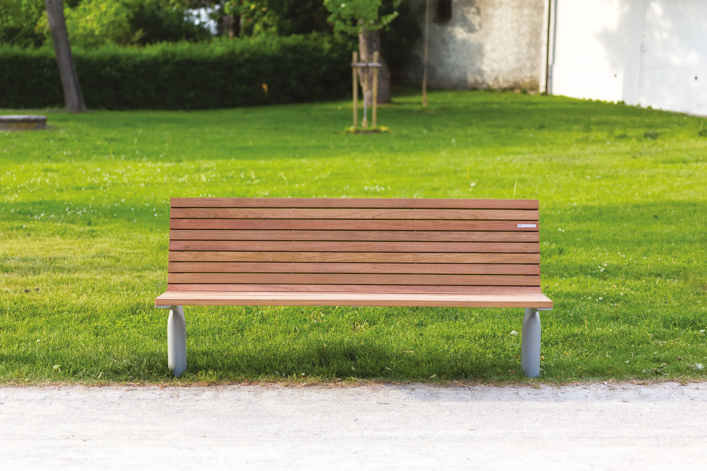 mmcité - vltau | Park bench with backrest