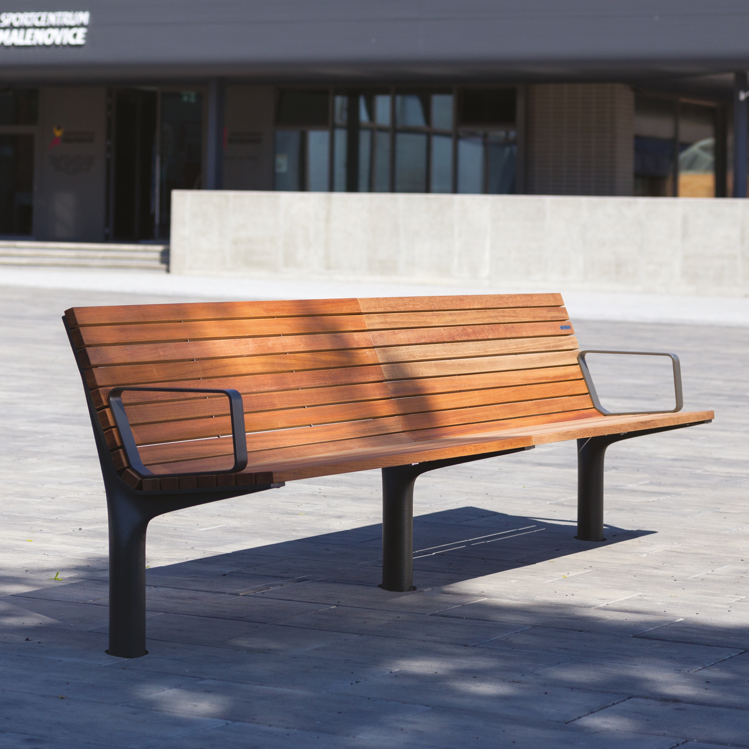 Display product vltau | Park bench with backrest and armrests from manufacturer mmcité