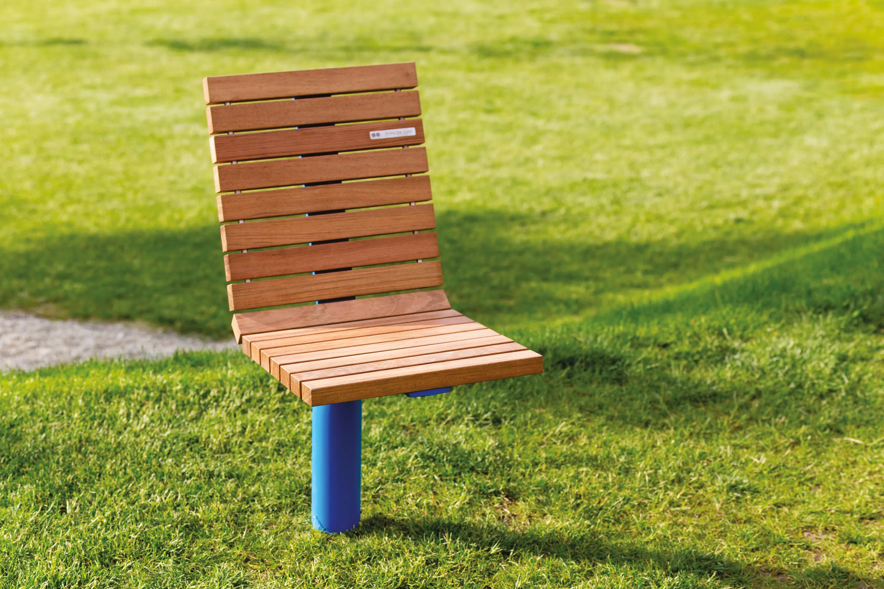 mmcité - vltau | Park bench with backrest