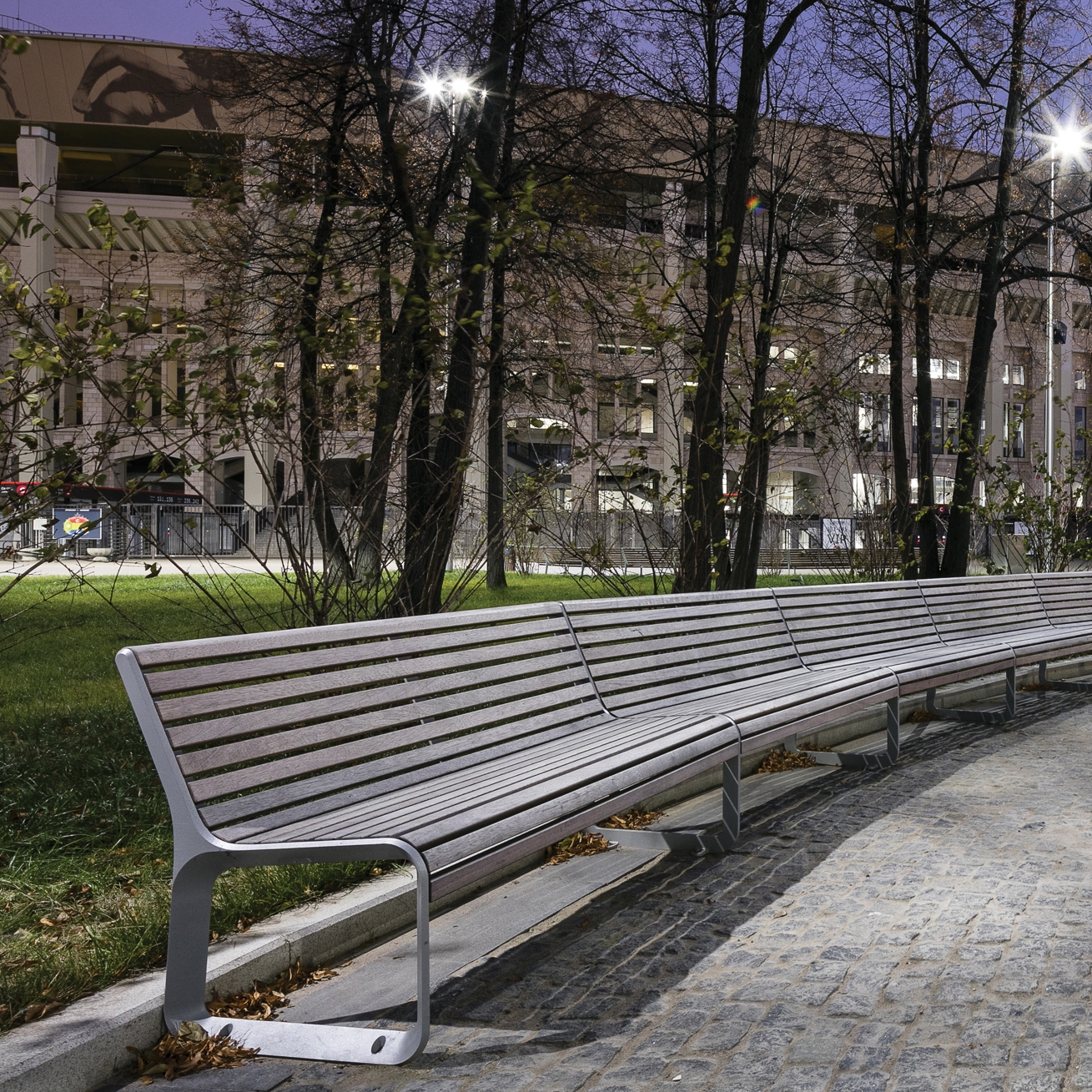 Produkt portiqoa | gebogene Parkbank mit Lehne des Herstellers mmcité anzeigen