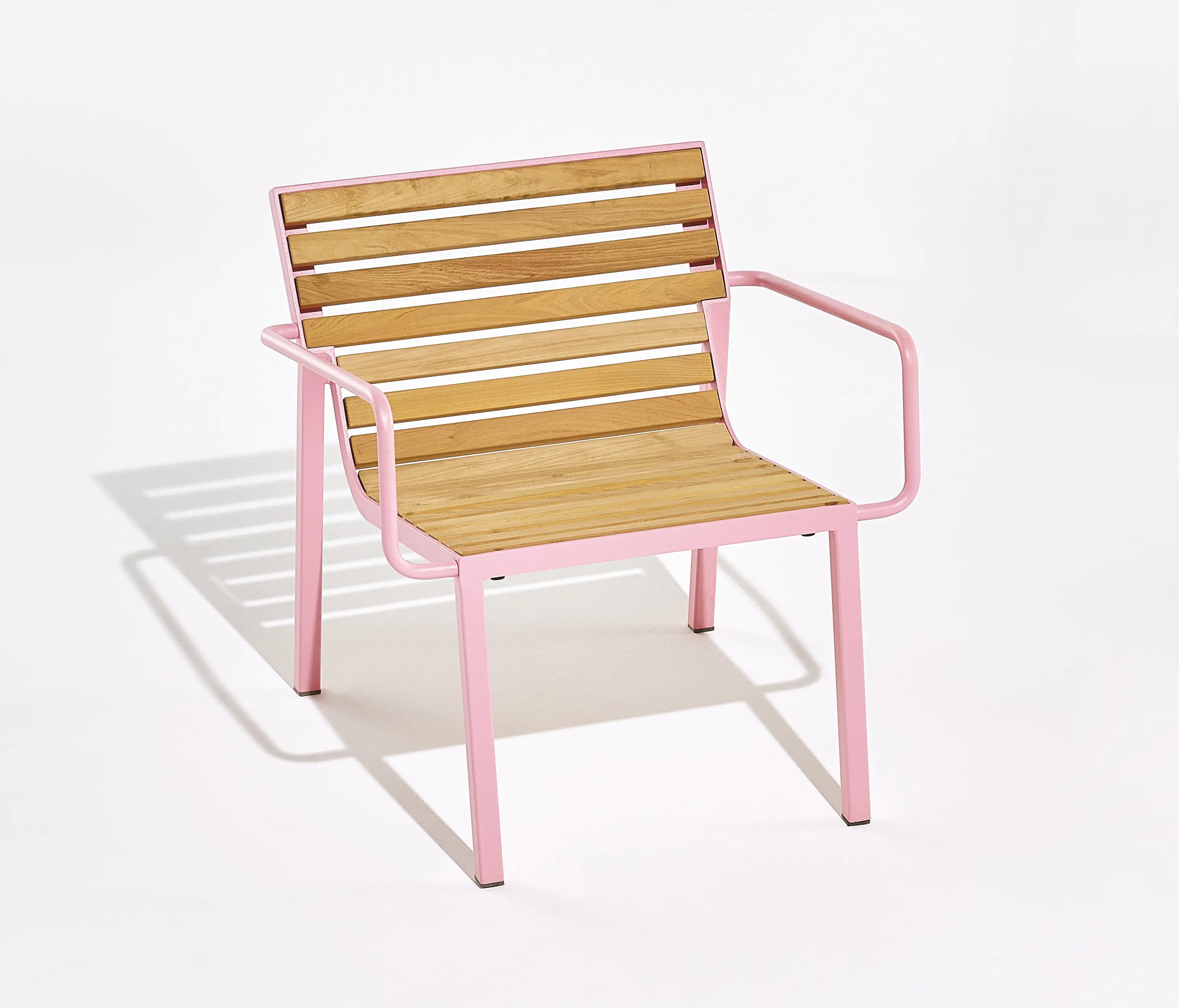 mmcité - stack | Sessel mit Rückenlehne und Armlehnen