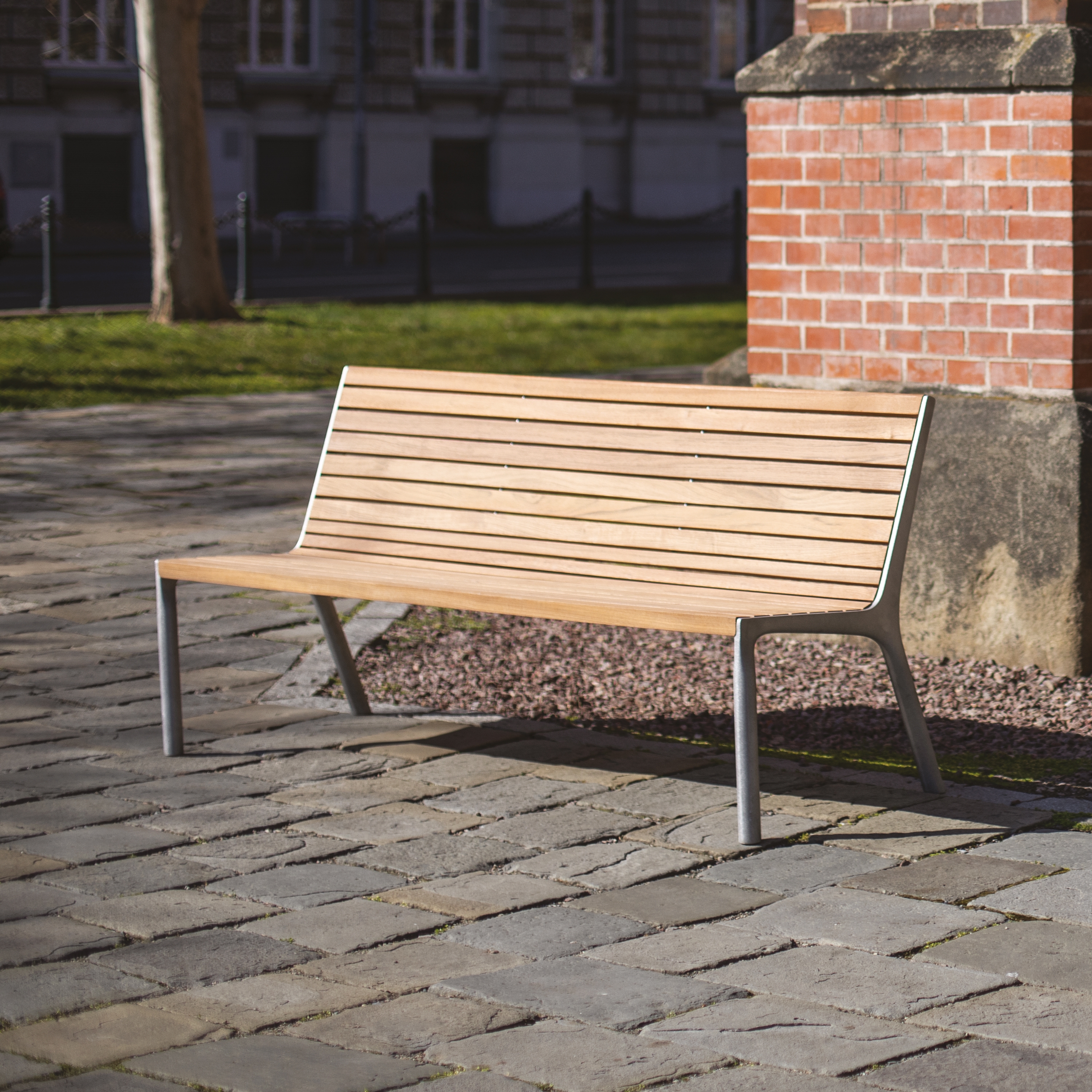Produkt vltau | Parkbank mit Lehne des Herstellers mmcité anzeigen